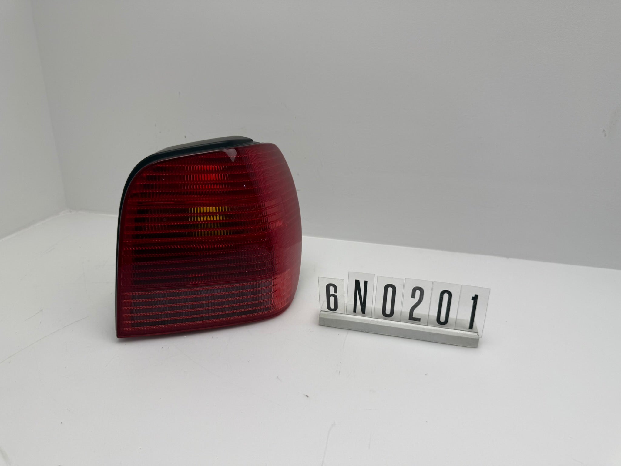 6N0 945 096H; 6N0 2 01; 284 VW Polo 6N2 Rückleuchte rechts