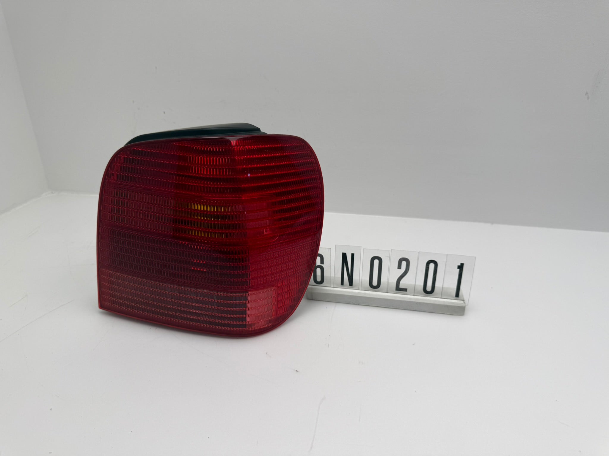 6N0 945 096H; 6N0 2 01; 284 VW Polo 6N2 Rückleuchte rechts
