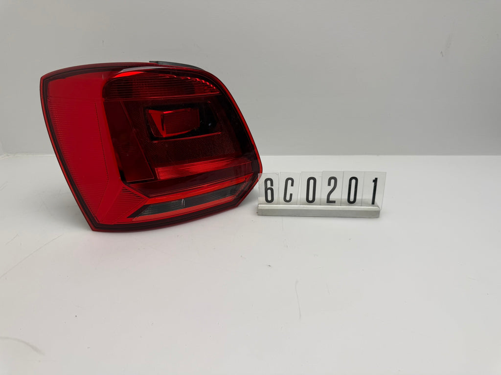 6C0 945 065K / Parts: 6C0 945 111; 6C0 2 01; 286 VW Polo 6 VI Rückleuchte links