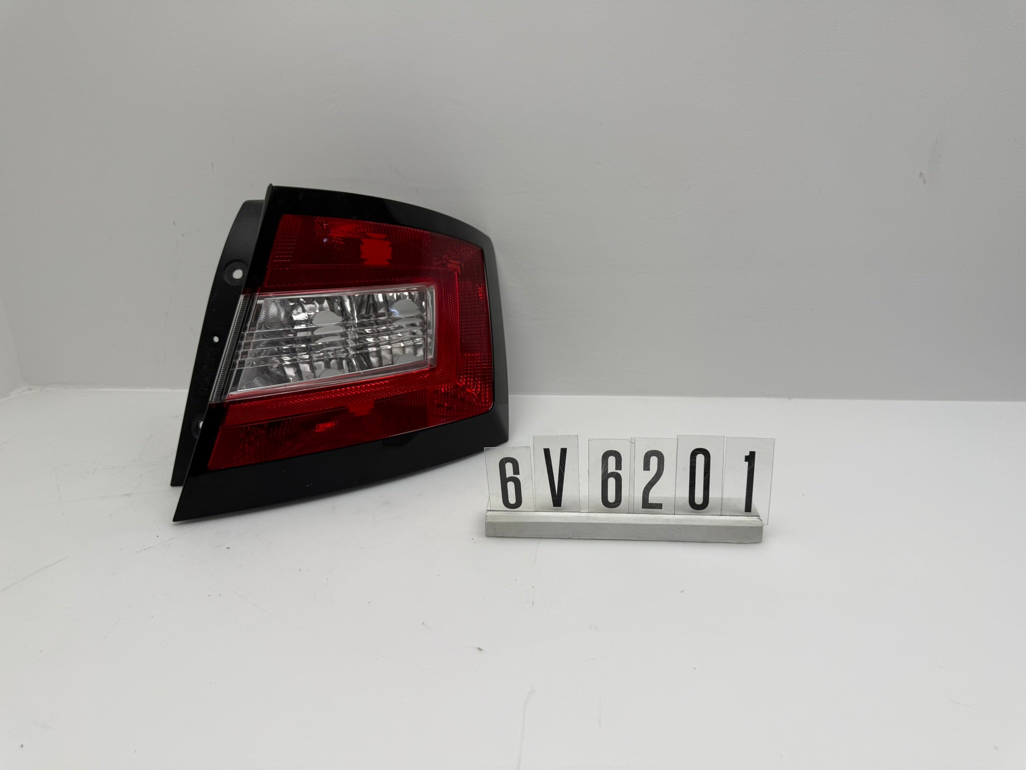 6V6 945096; 6V6 2 01; 287 SKODA FABIA III Rückleuchte rechts