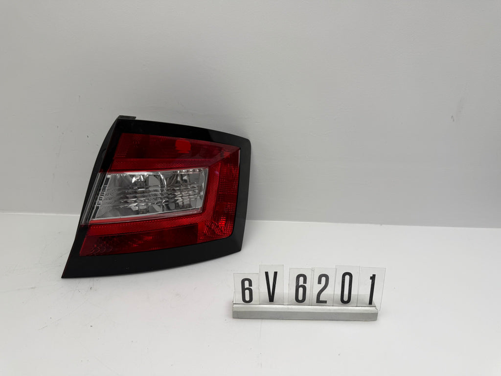 6V6 945096; 6V6 2 01; 287 SKODA FABIA III Rückleuchte rechts