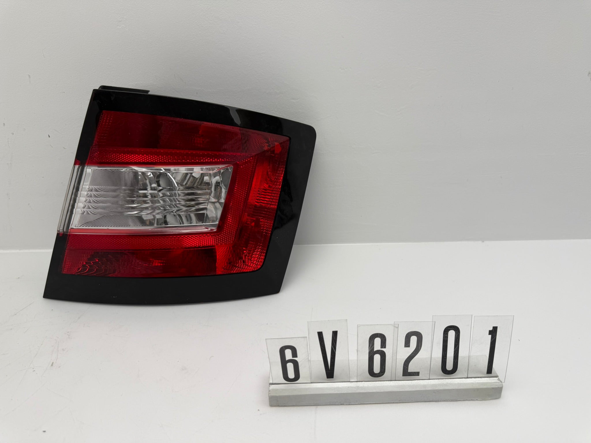 6V6 945096; 6V6 2 01; 287 SKODA FABIA III Rückleuchte rechts