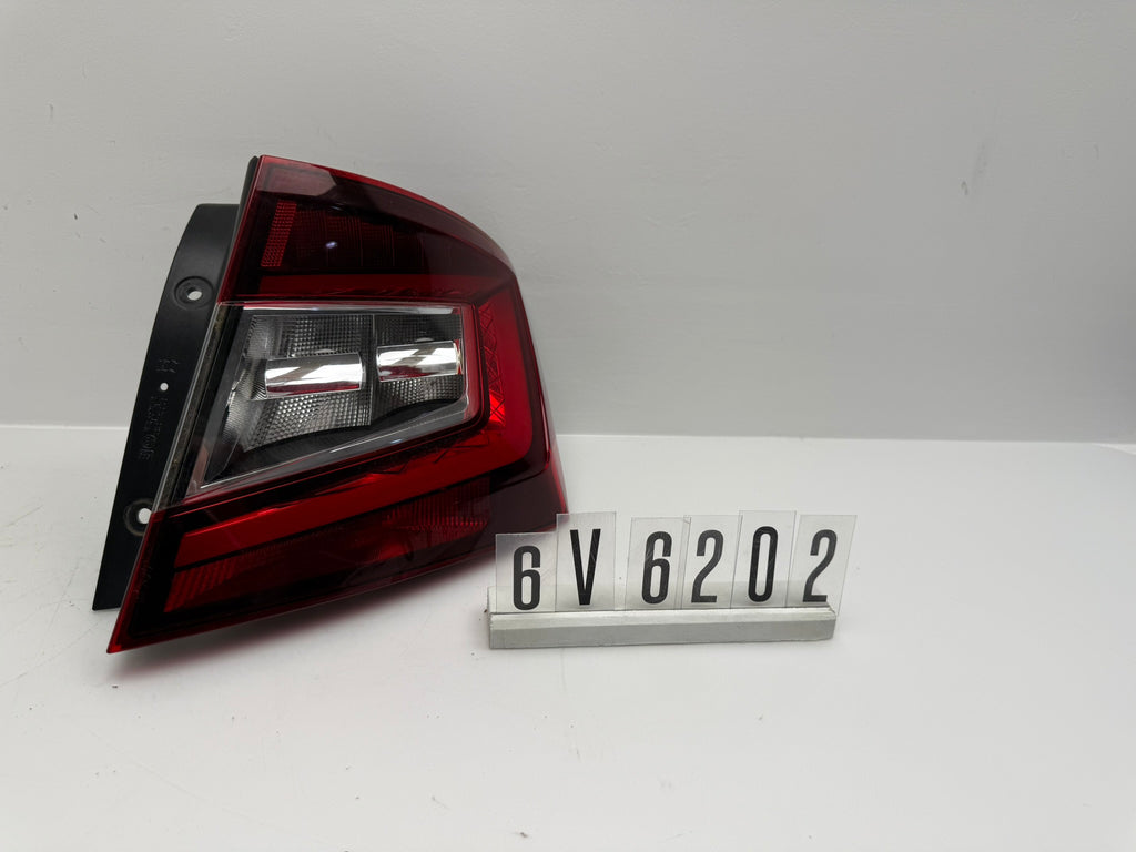 6V6 945208; 6V6 2 02; 288 SKODA FABIA III Rückleuchte rechts