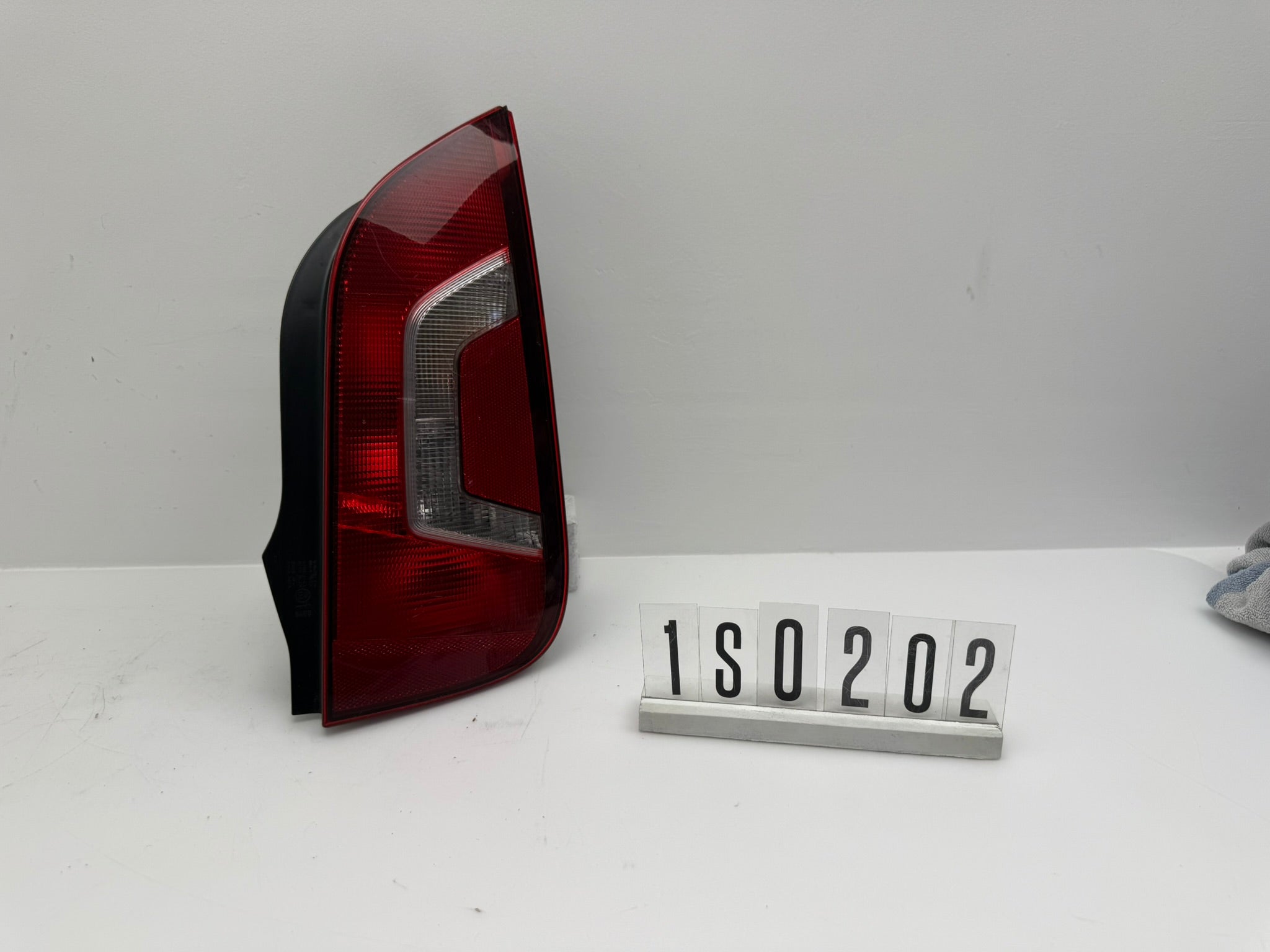 1S0 945 096 D; 1S0 2 02; 291 VW Up! Rückleuchte Links (Kopie)