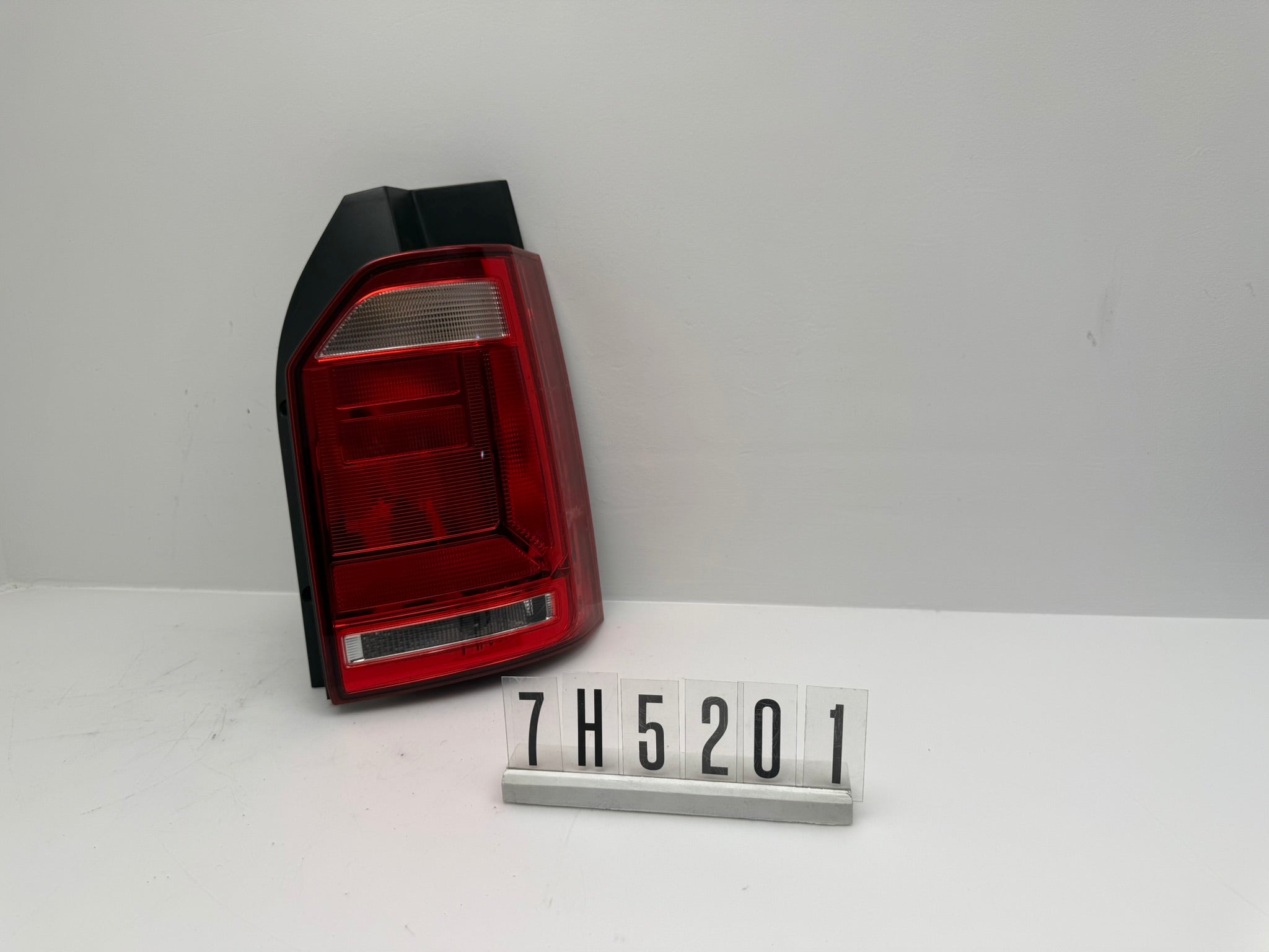 7E0945208; 7H5 2 01; 292 Volkswagen T6 Rückleuchte  Rechts