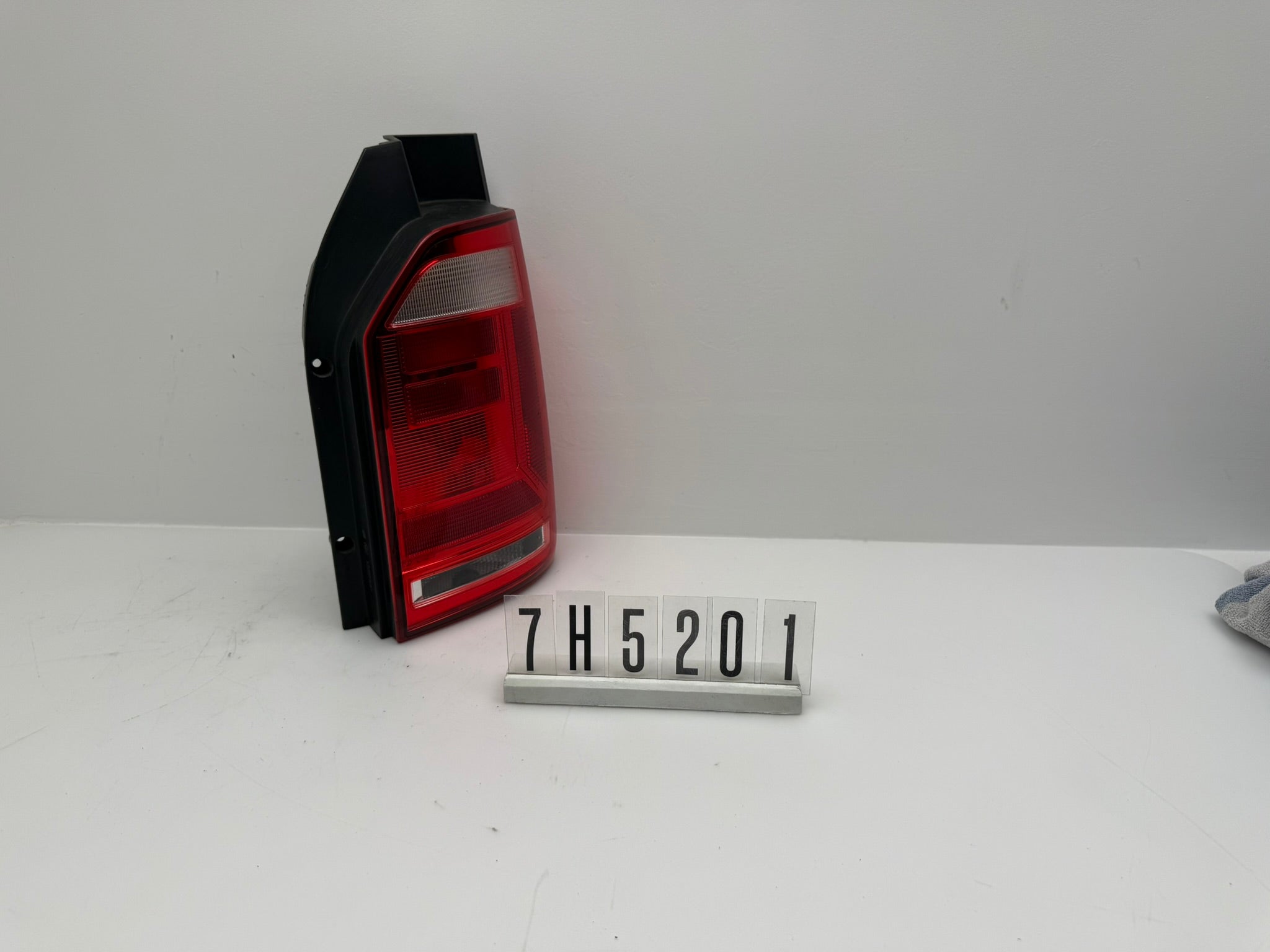 7E0945208; 7H5 2 01; 292 Volkswagen T6 Rückleuchte  Rechts