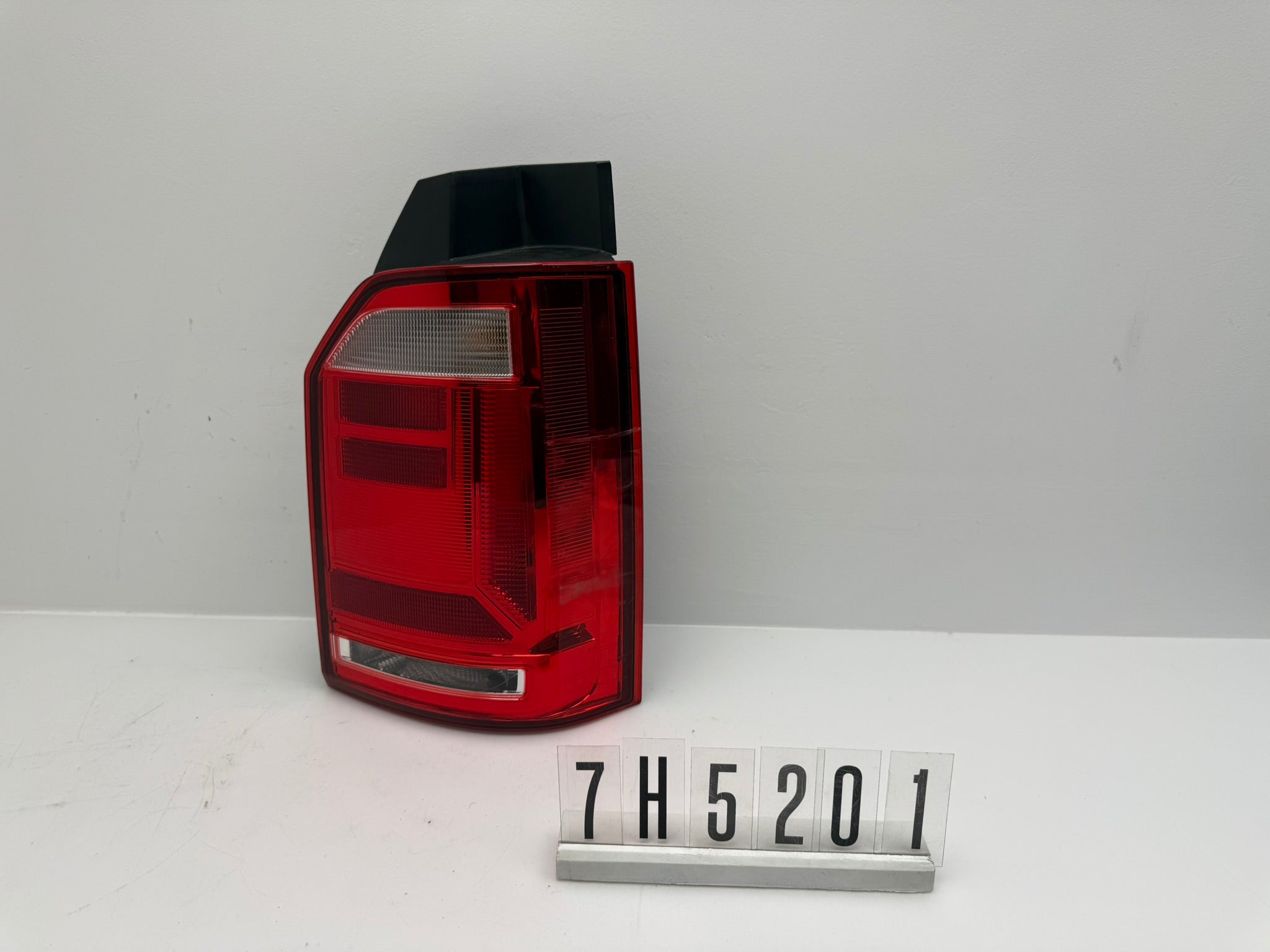 7E0945208; 7H5 2 01; 292 Volkswagen T6 Rückleuchte  Rechts