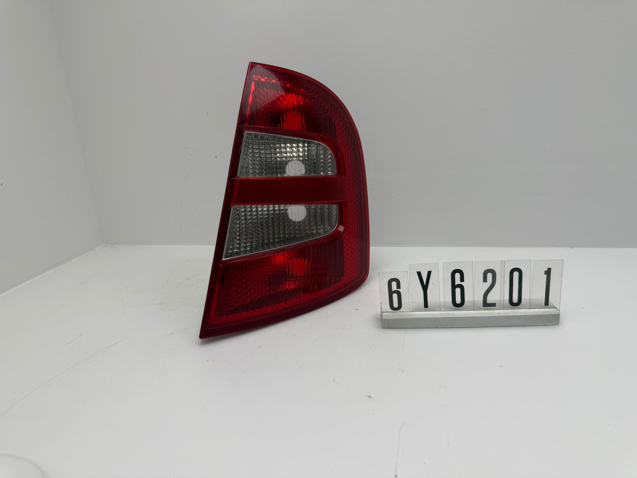 6Y6 945 096B; 6Y6 2 01; 295 SKODA FABIA MK1 Rückleuchte rechts
