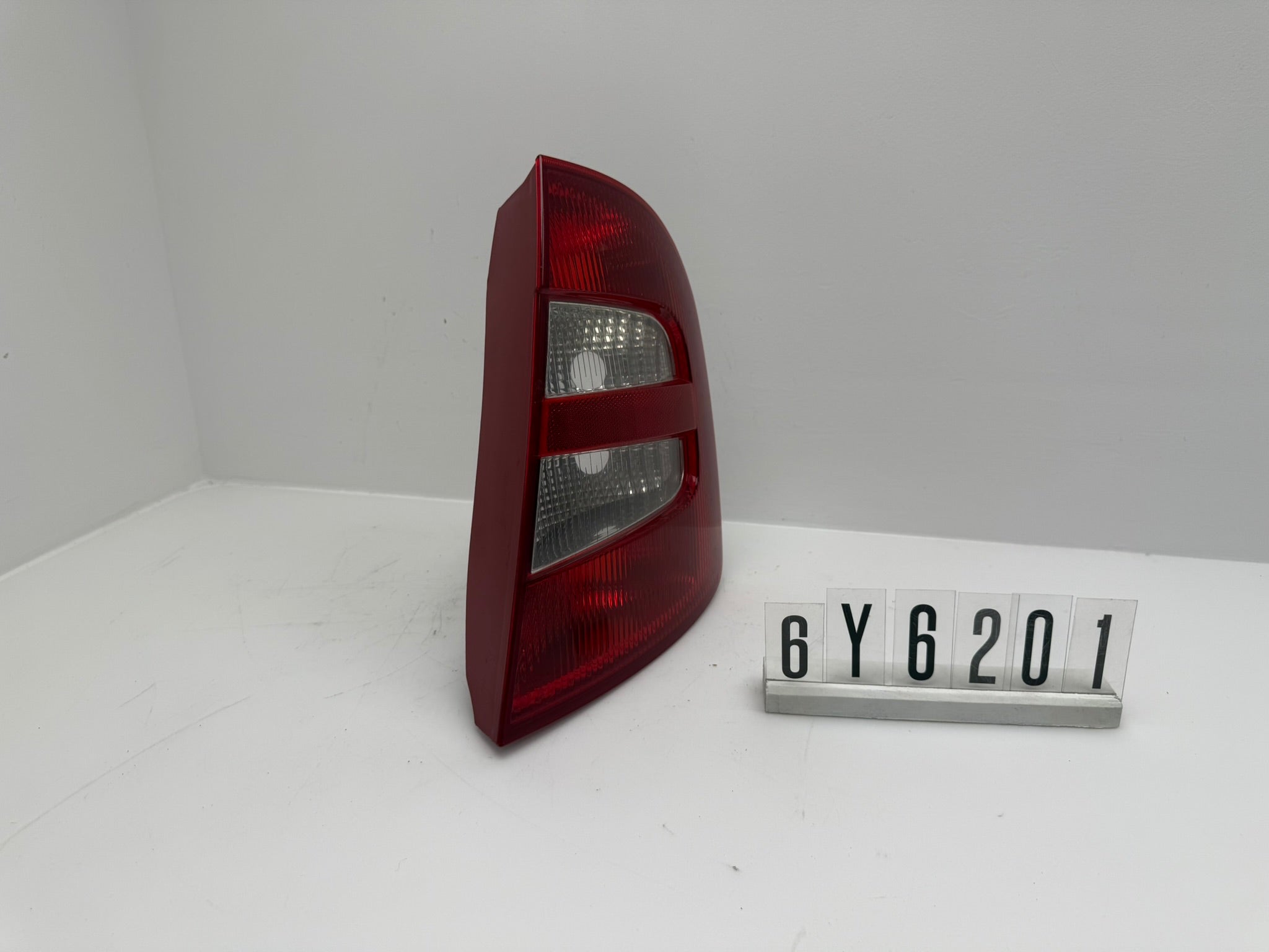 6Y6 945 096B; 6Y6 2 01; 295 SKODA FABIA MK1 Rückleuchte rechts