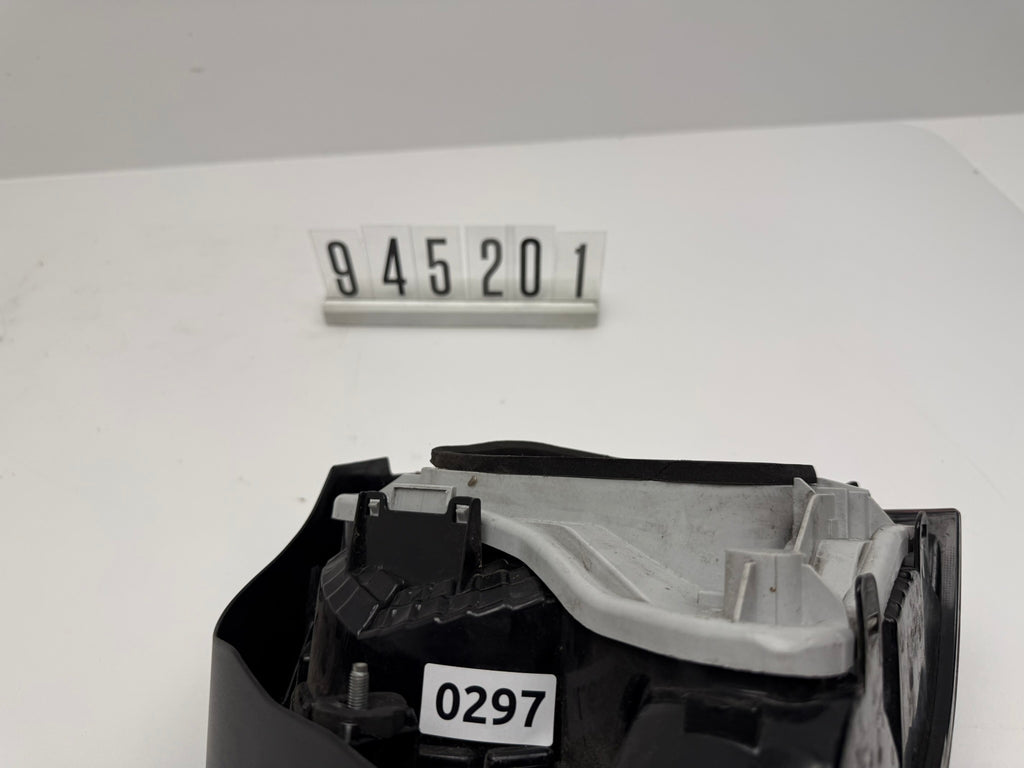 945 347;  945 2 01; 297 VW Polo 9N Rückleuchte links