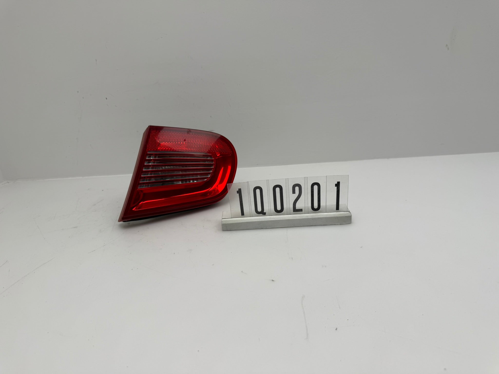 1Q0 945 094; 1Q0 2 01; 303 VW EOS 1F Rückleuchte rechts innen