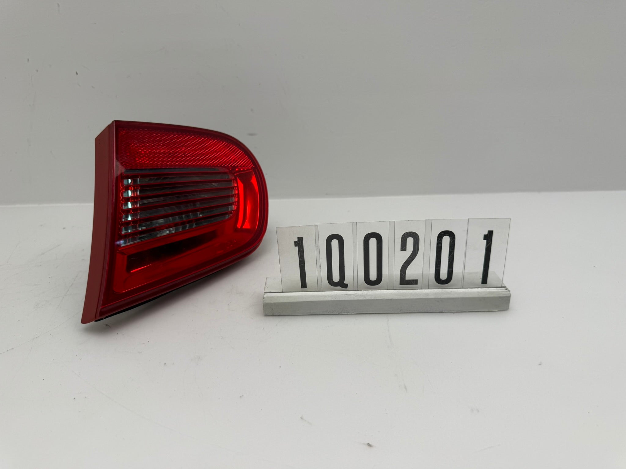 1Q0 945 094; 1Q0 2 01; 303 VW EOS 1F Rückleuchte rechts innen