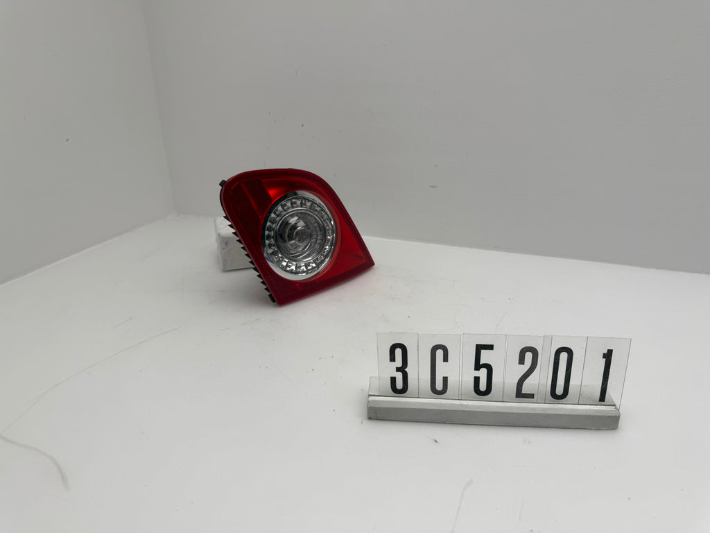 3C5.945.094 E; 3C5 2 01: 311 VW PASSAT 3C Rückleuchte rechts innen