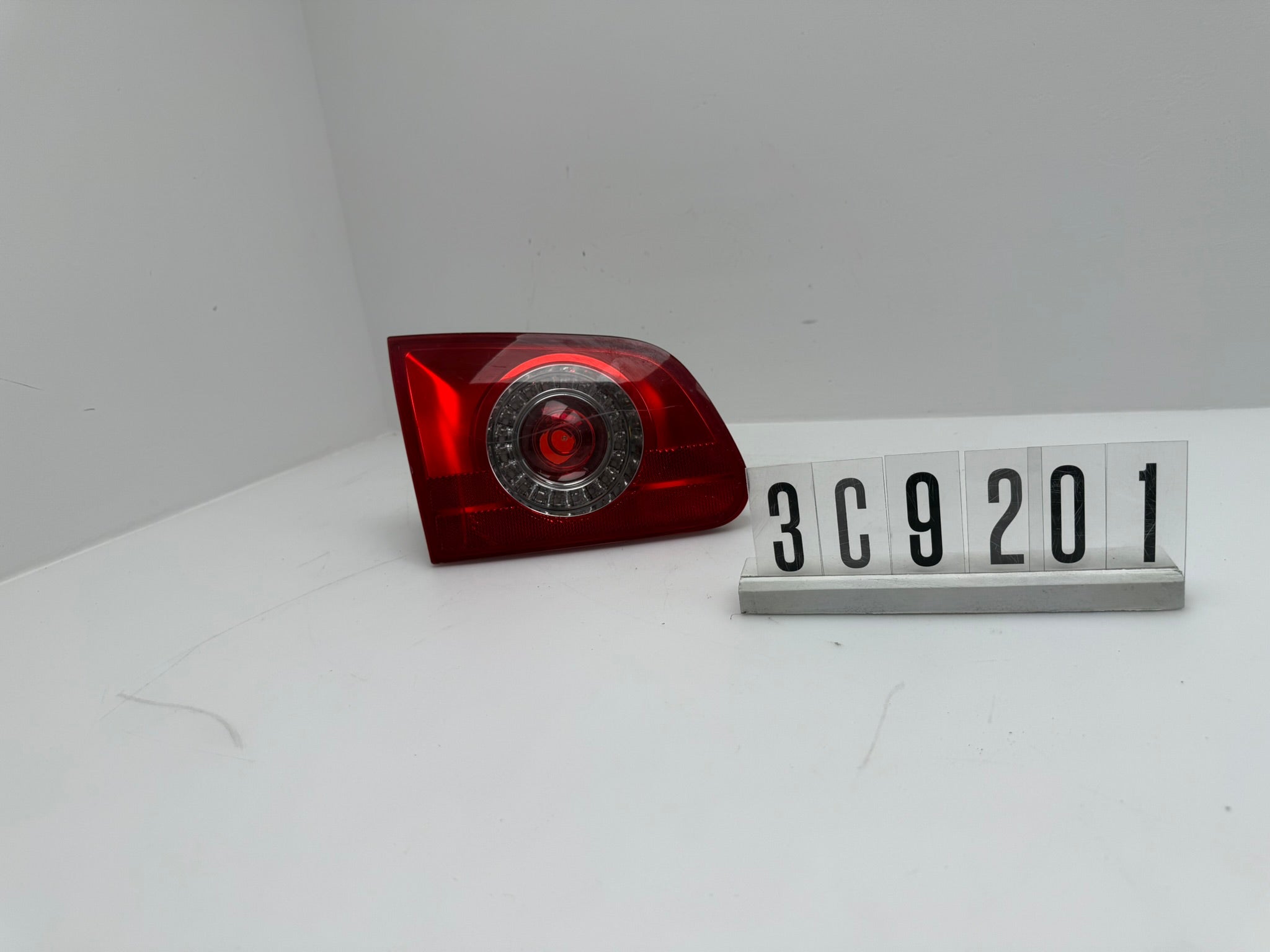 3C9 945 093; 3C9 2 02; 312VW Passat 3C Rückleuchte links innen