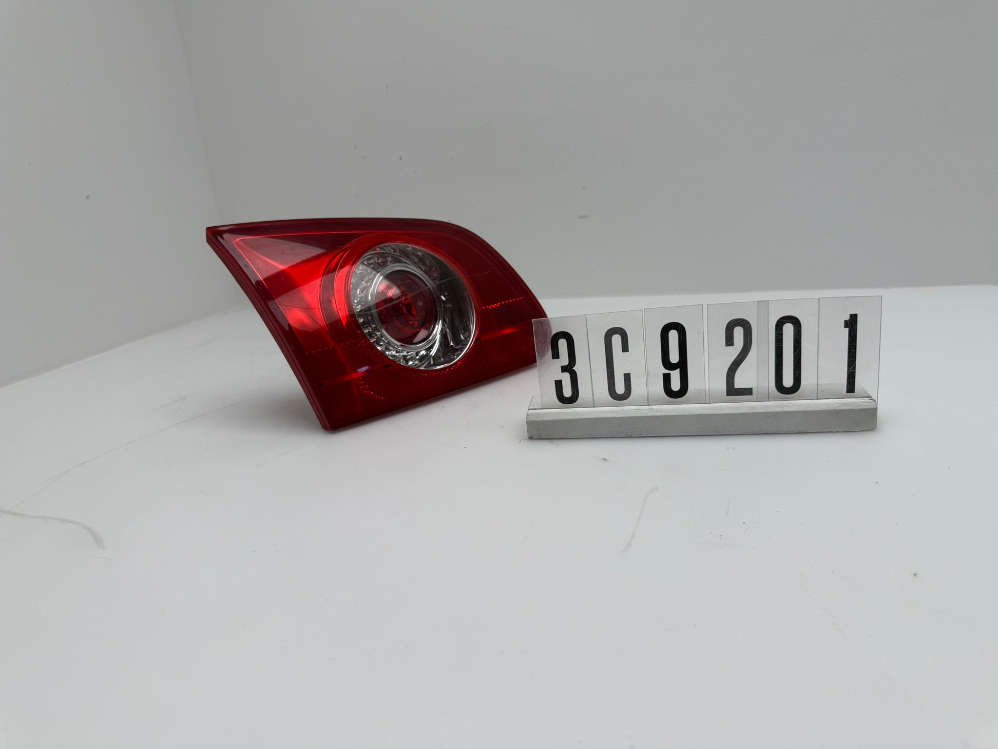 3C9 945 093; 3C9 2 02; 312VW Passat 3C Rückleuchte links innen