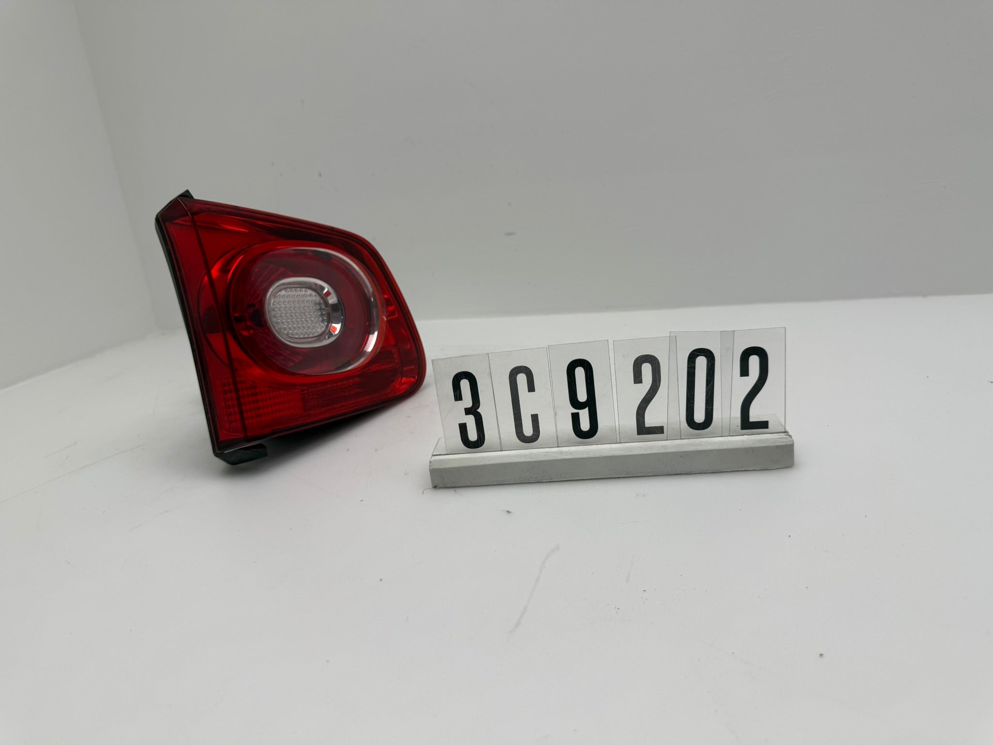 5N0945093B; 3C9 2 02; 313 VW Tiguan Rückleuchte links
