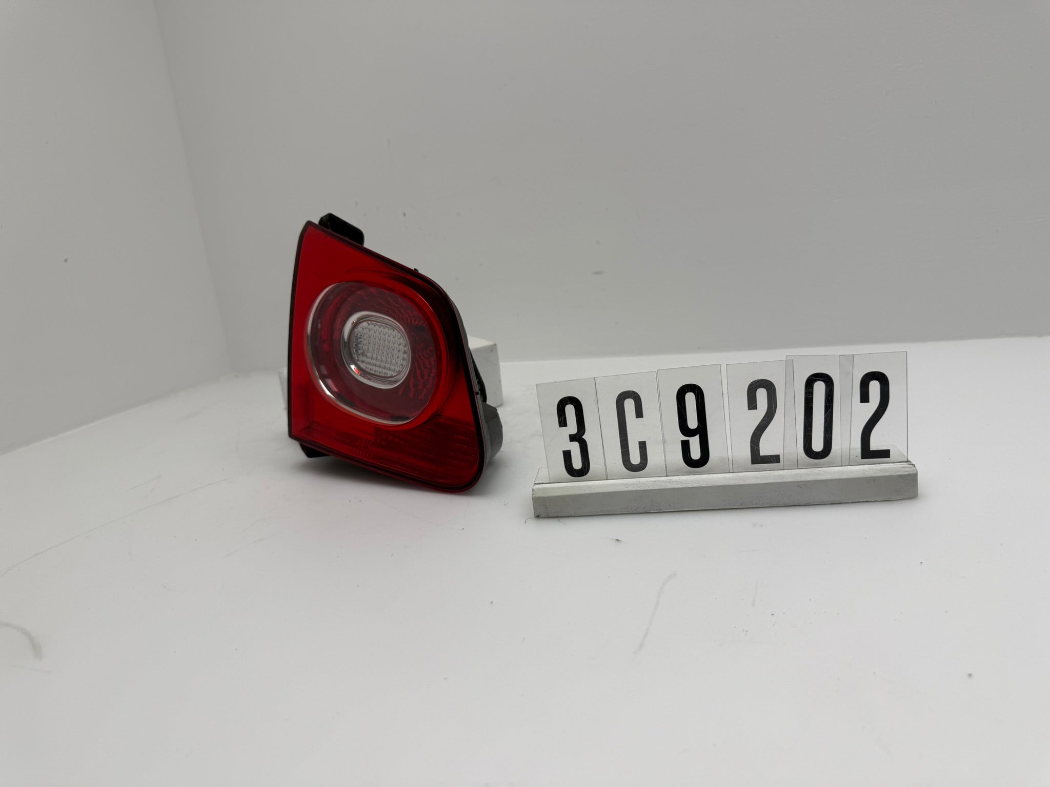 5N0945093B; 3C9 2 02; 313 VW Tiguan Rückleuchte links