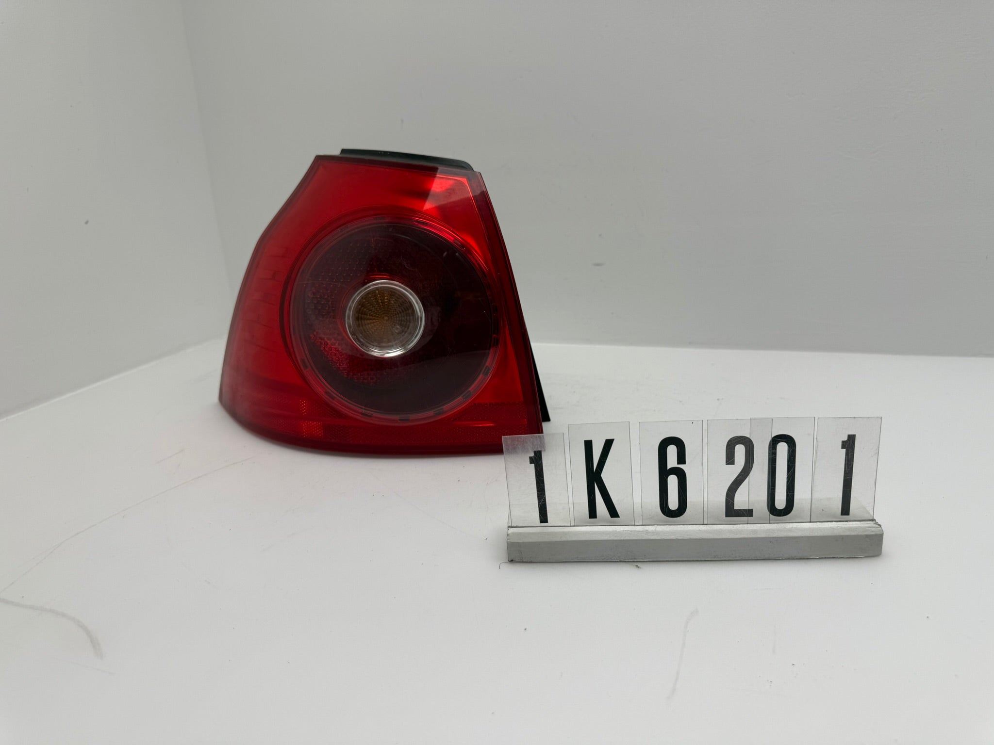 1K6 945 095N; 1K6 2 01; 314 VW GOLF V Rückleuchte rechts