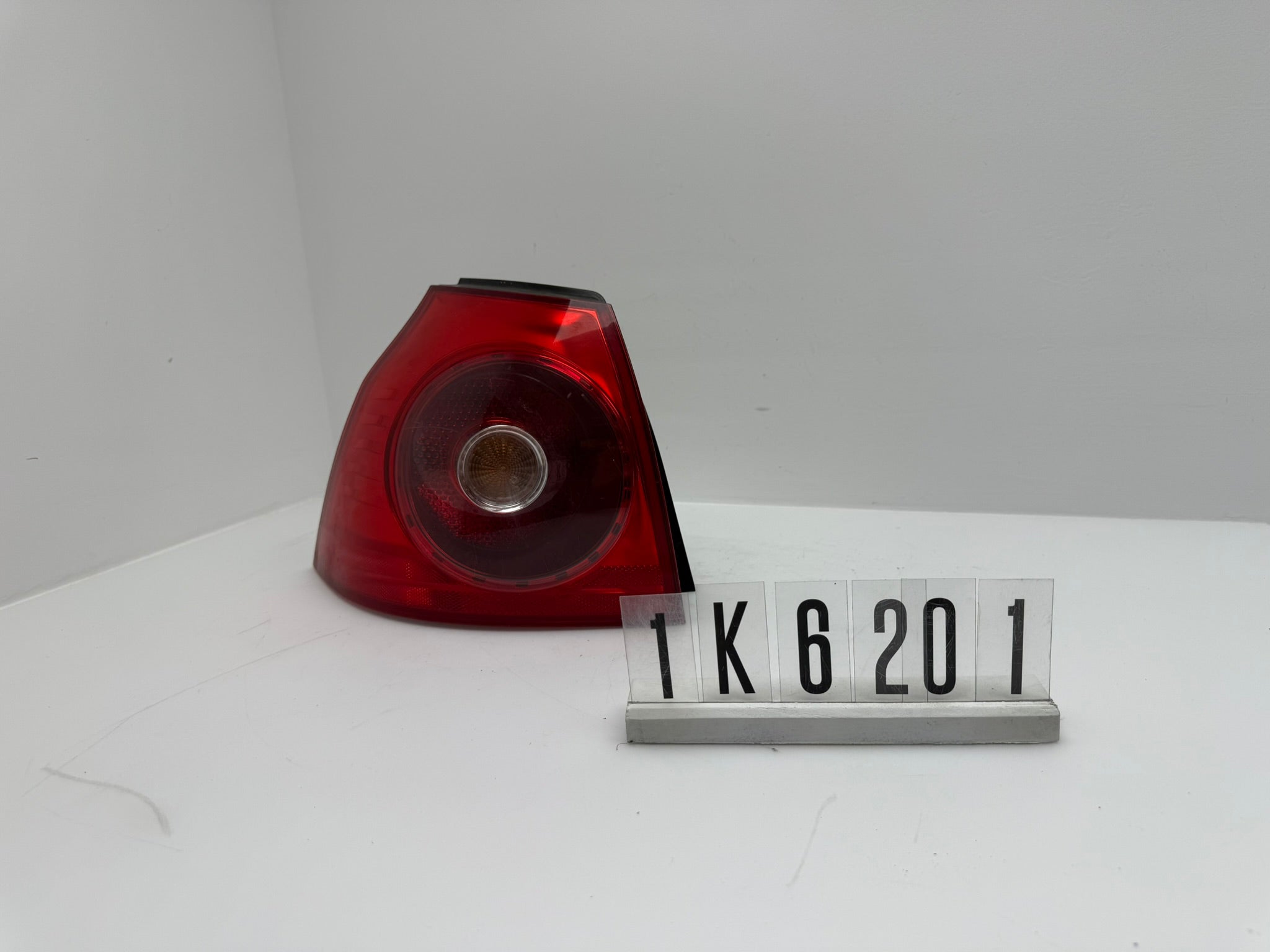 1K6 945 095N; 1K6 2 01; 314 VW GOLF V Rückleuchte rechts