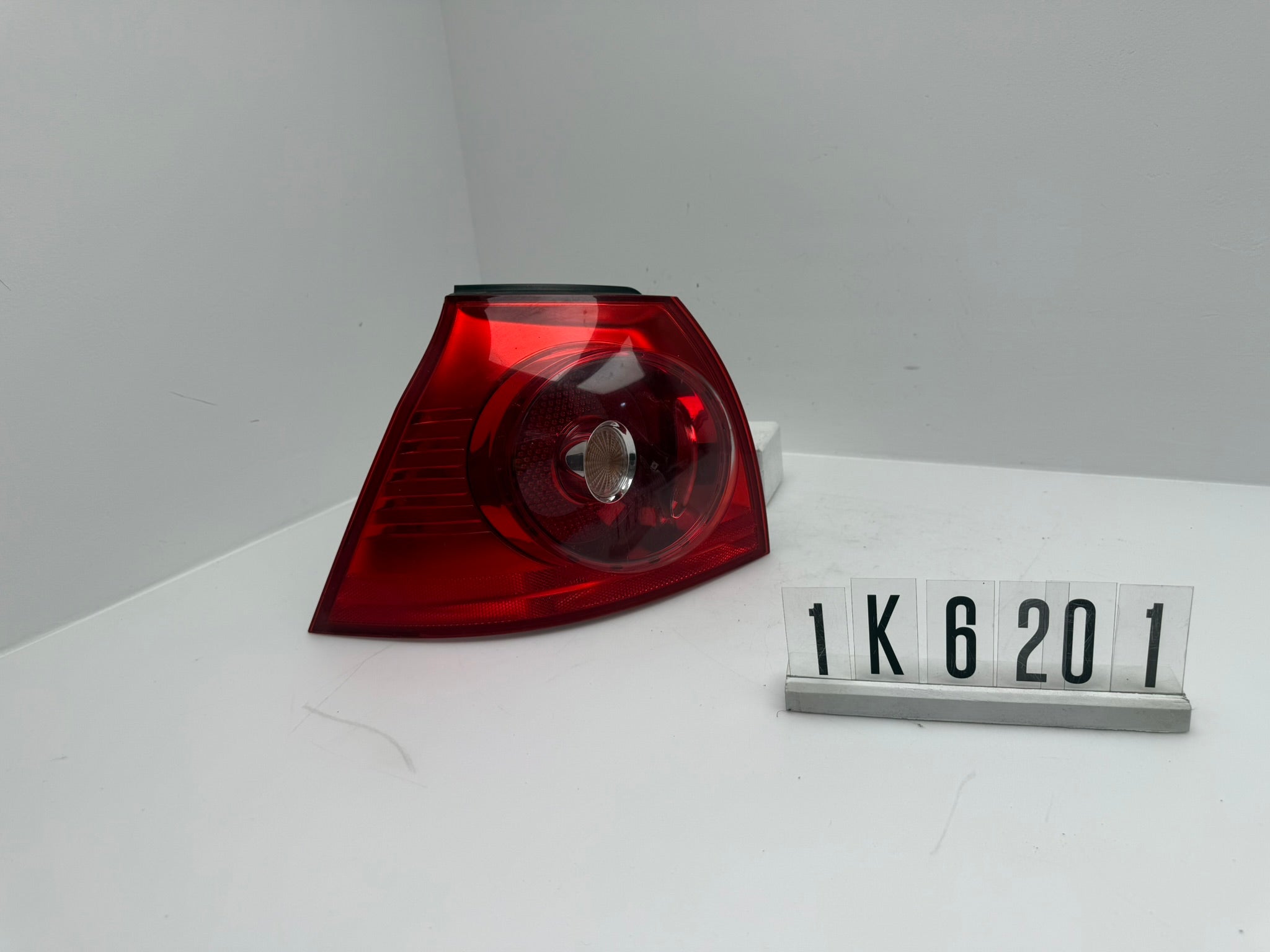 1K6 945 095N; 1K6 2 01; 314 VW GOLF V Rückleuchte rechts