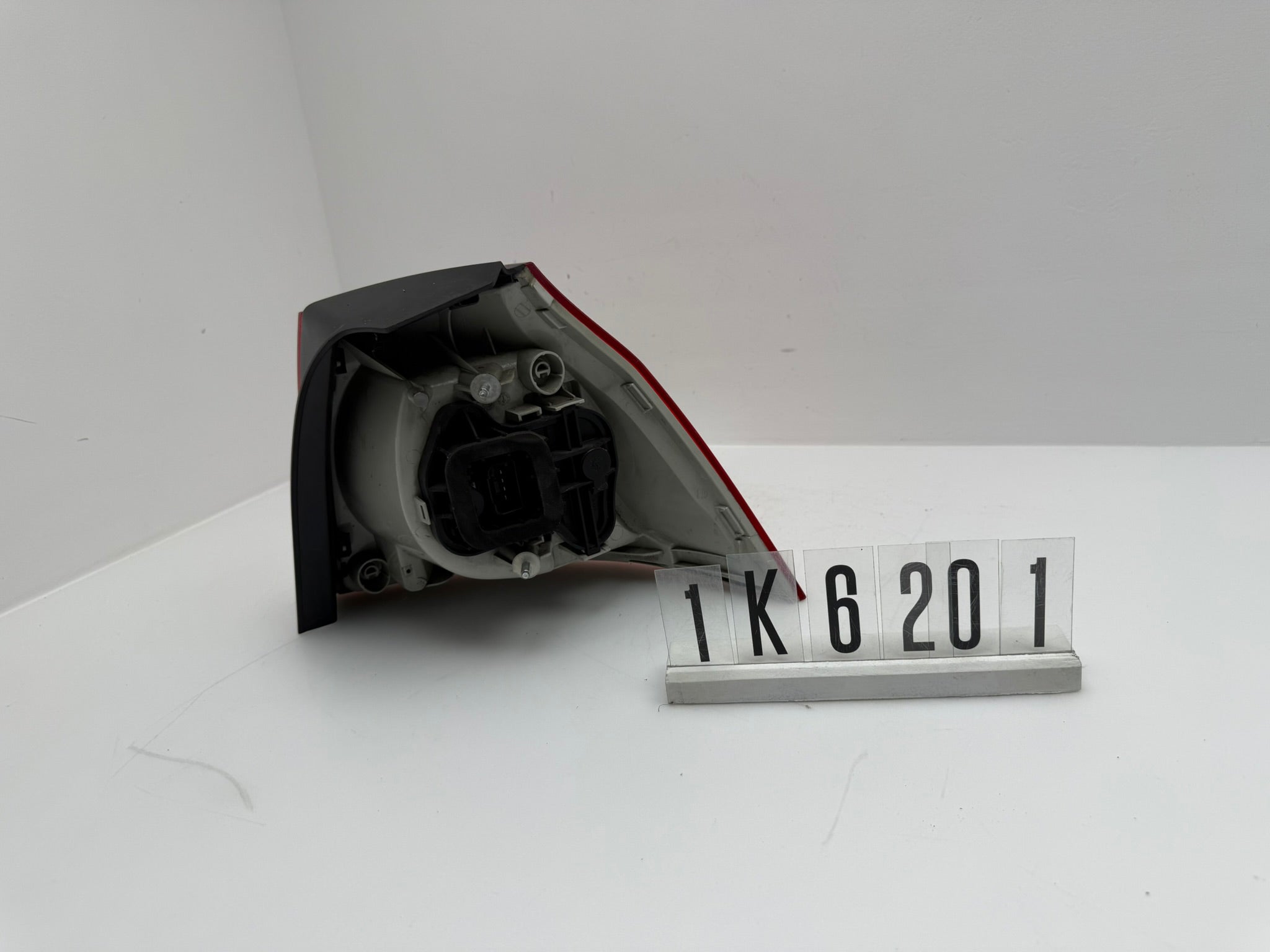 1K6 945 095N; 1K6 2 01; 314 VW GOLF V Rückleuchte rechts