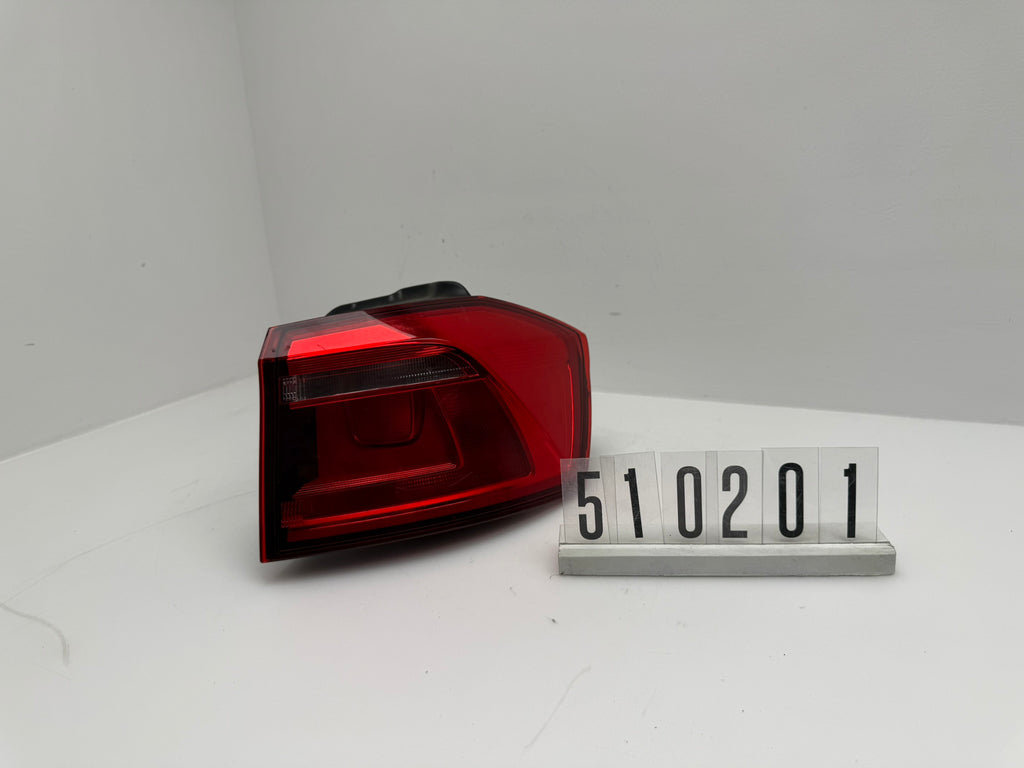 510.945.096; 510 2 01; 319  VW Golf Sportsvan Rückleuchte Rechts