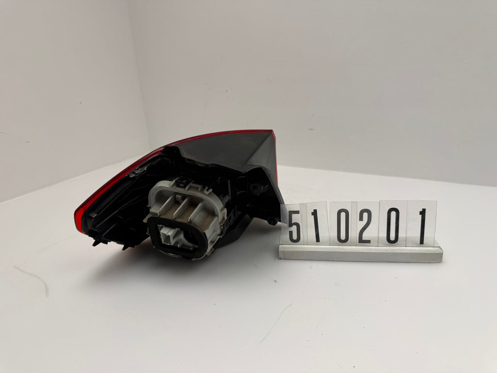 510.945.096; 510 2 01; 319  VW Golf Sportsvan Rückleuchte Rechts