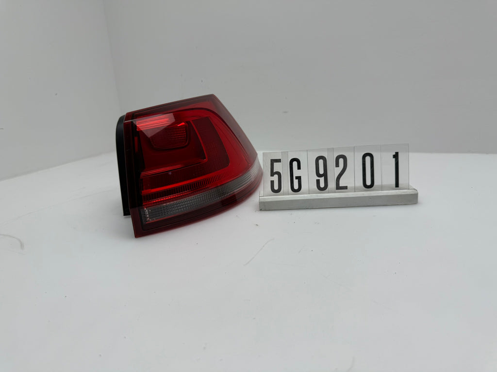 5G9.945.069.C; 5G9 2 01; 320 VW Golf VII 7 Variant Rückleuchte rechts