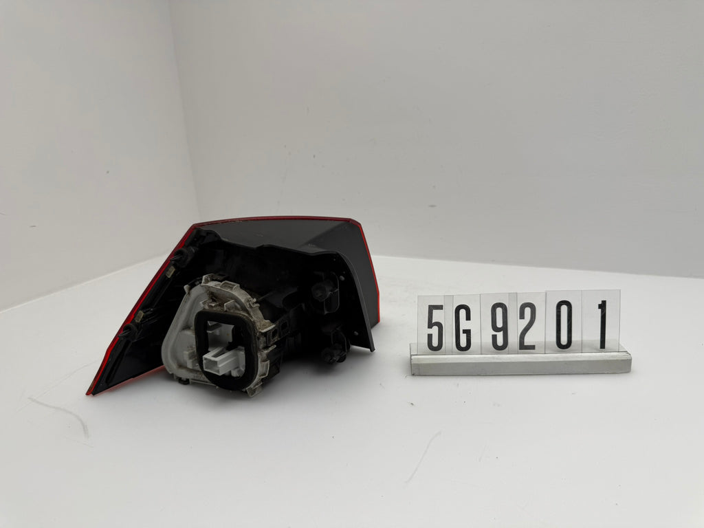 5G9.945.069.C; 5G9 2 01; 320 VW Golf VII 7 Variant Rückleuchte rechts