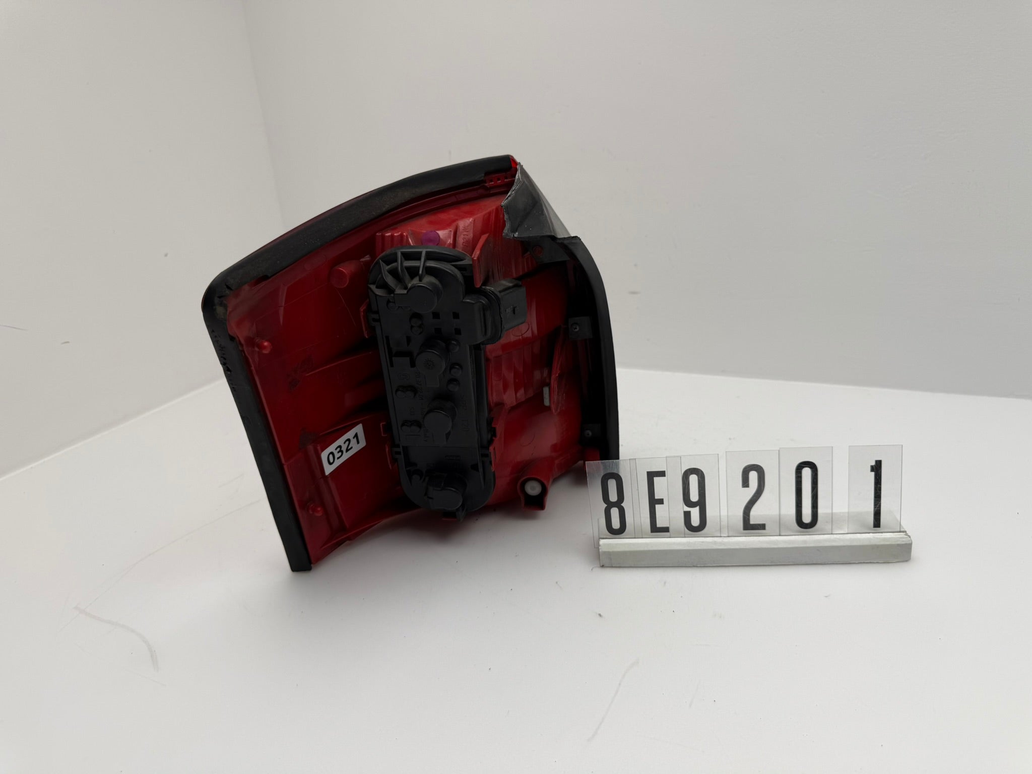 8E9945096A; 8E9 2 01; 321 AUDI A4 B6 8E Rückleuchte rechts