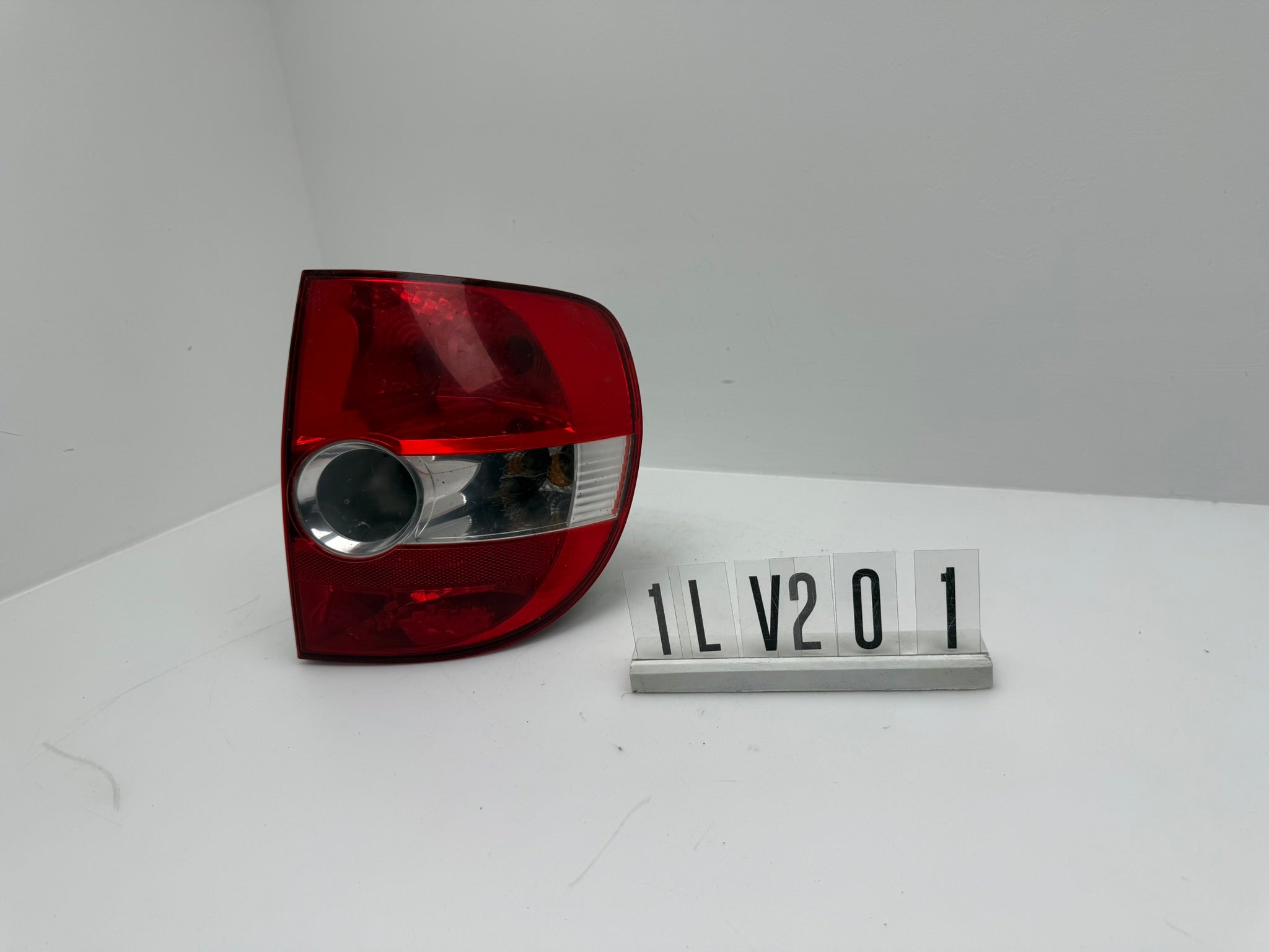 5Z0945096; 1LV 2 01; 322 VW Fox 5Z Rückleuchte rechts
