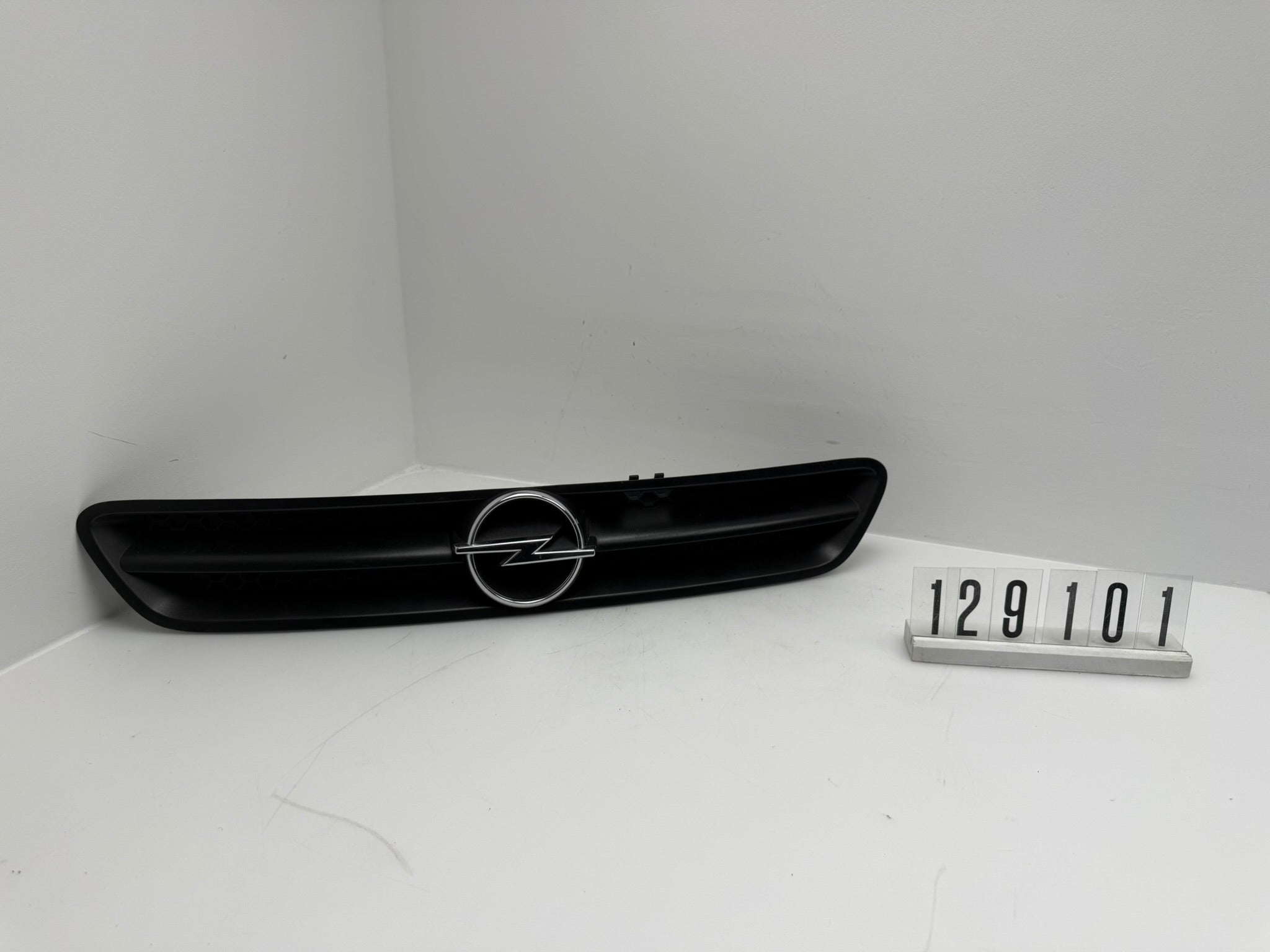 12904Z; 129 1 01; 326 Opel Astra G Kühlergrill