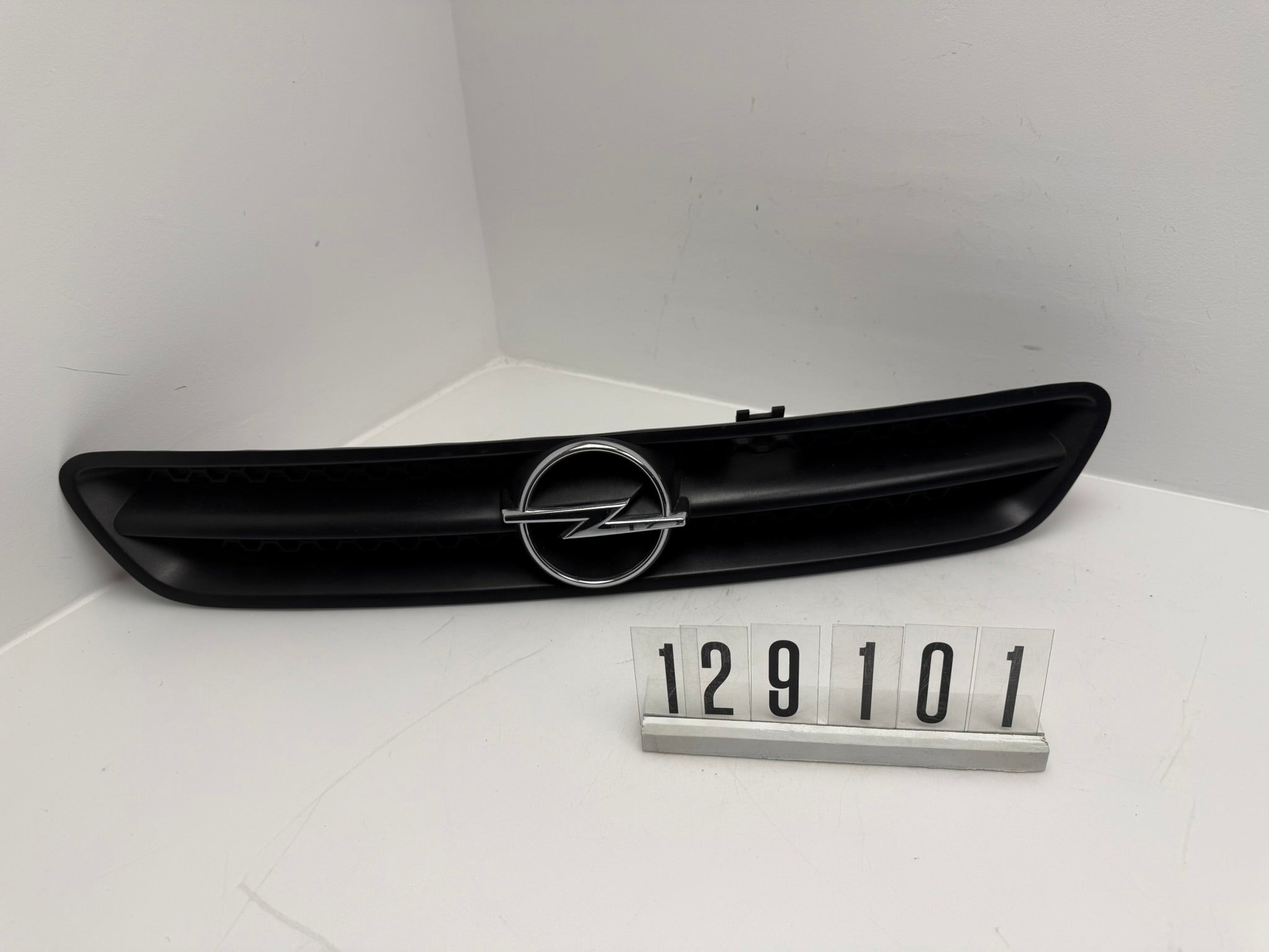 12904Z; 129 1 01; 326 Opel Astra G Kühlergrill