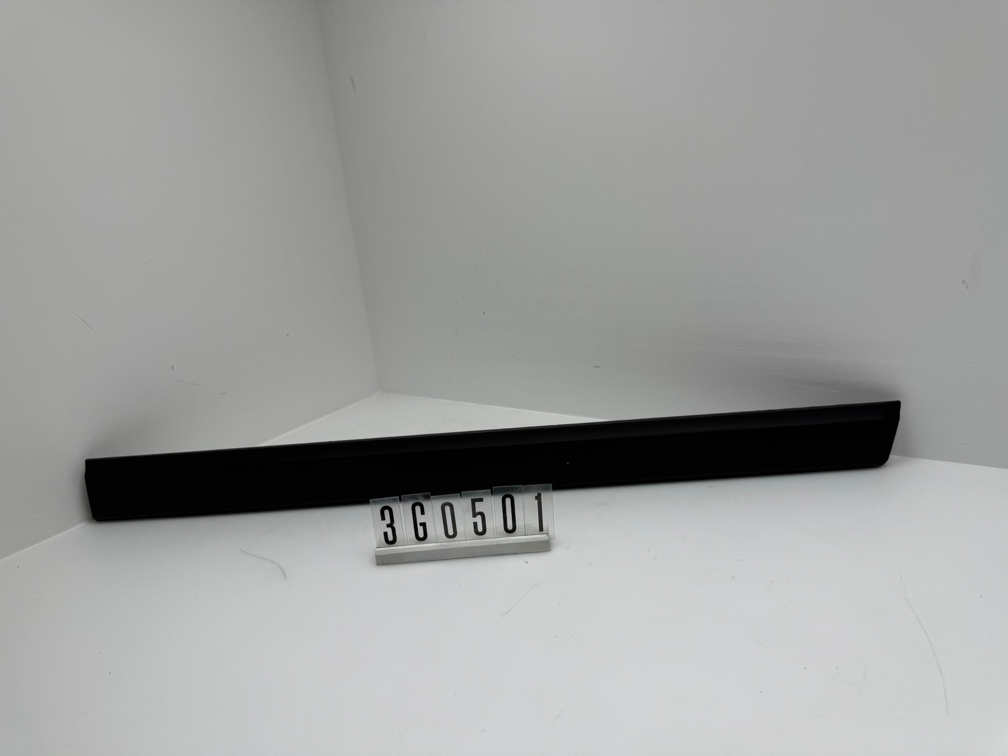 3G0.854.900.C; 3G0 5 01; 334 VW Passat 3G Alltrack Abdeckung Leiste vorne rechts