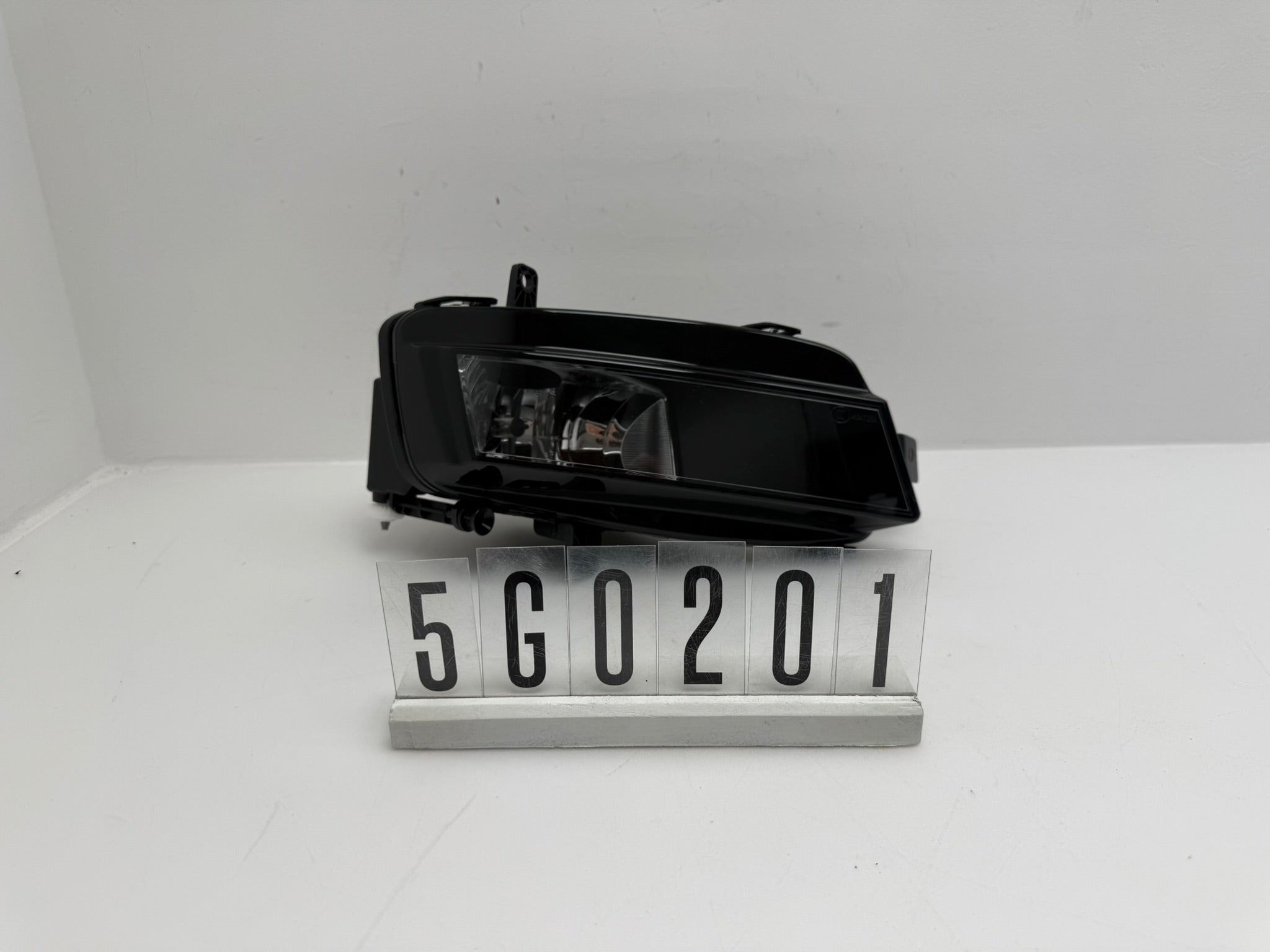 5G0.941.662   /   1ND  011.223-02; 5G0 2 01-04; 338-341 VW GOLF 7 (VII) Nebelscheinwerfer vorne rechts