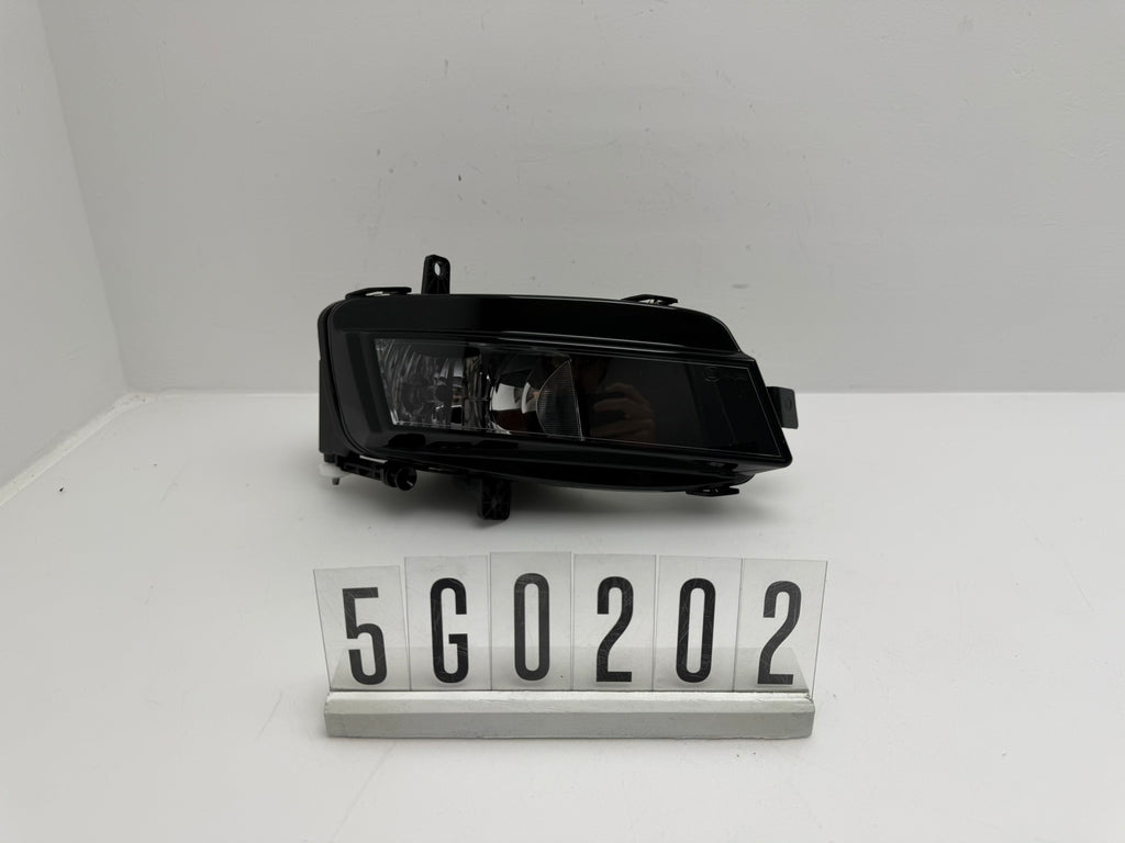 5G0.941.662   /   1ND  011.223-02; 5G0 2 01-04; 338-341 VW GOLF 7 (VII) Nebelscheinwerfer vorne rechts