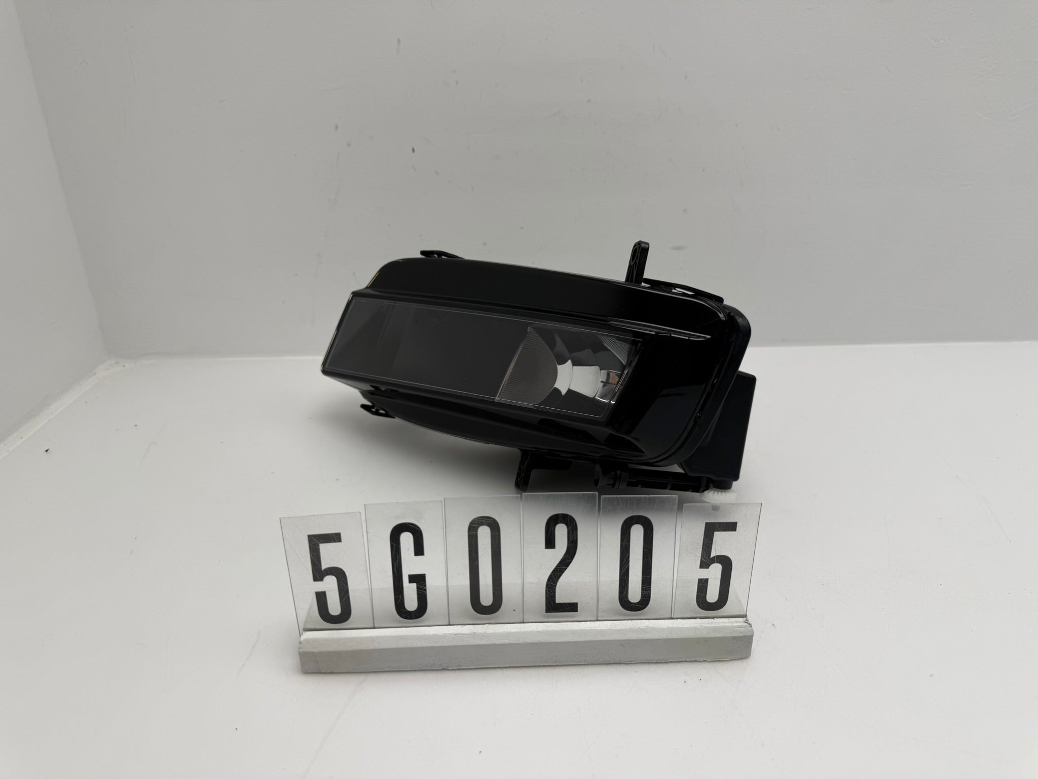 5G0.941.661   /   1ND  011.223-05; 5G0 2 06; 343 VW GOLF 7 (VII) Nebelscheinwerfer vorne rechts (Kopie)