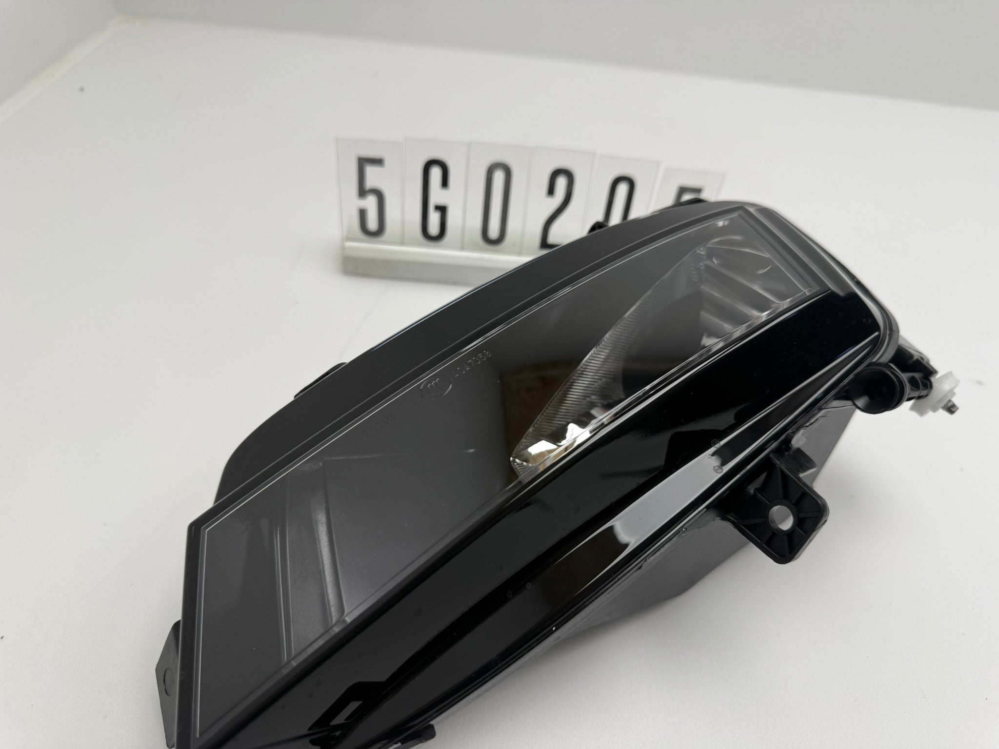 5G0.941.661   /   1ND  011.223-05; 5G0 2 06; 343 VW GOLF 7 (VII) Nebelscheinwerfer vorne rechts (Kopie)