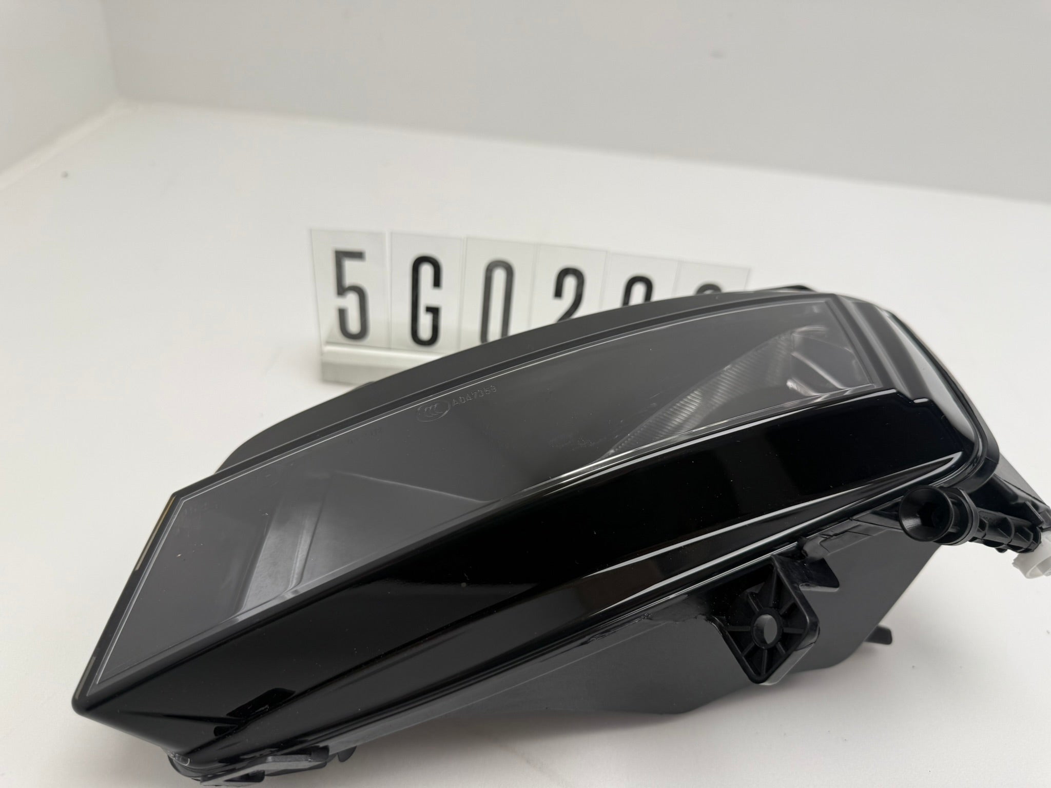 5G0.941.661   /   1ND  011.223-05; 5G0 2 06; 343 VW GOLF 7 (VII) Nebelscheinwerfer vorne rechts (Kopie)