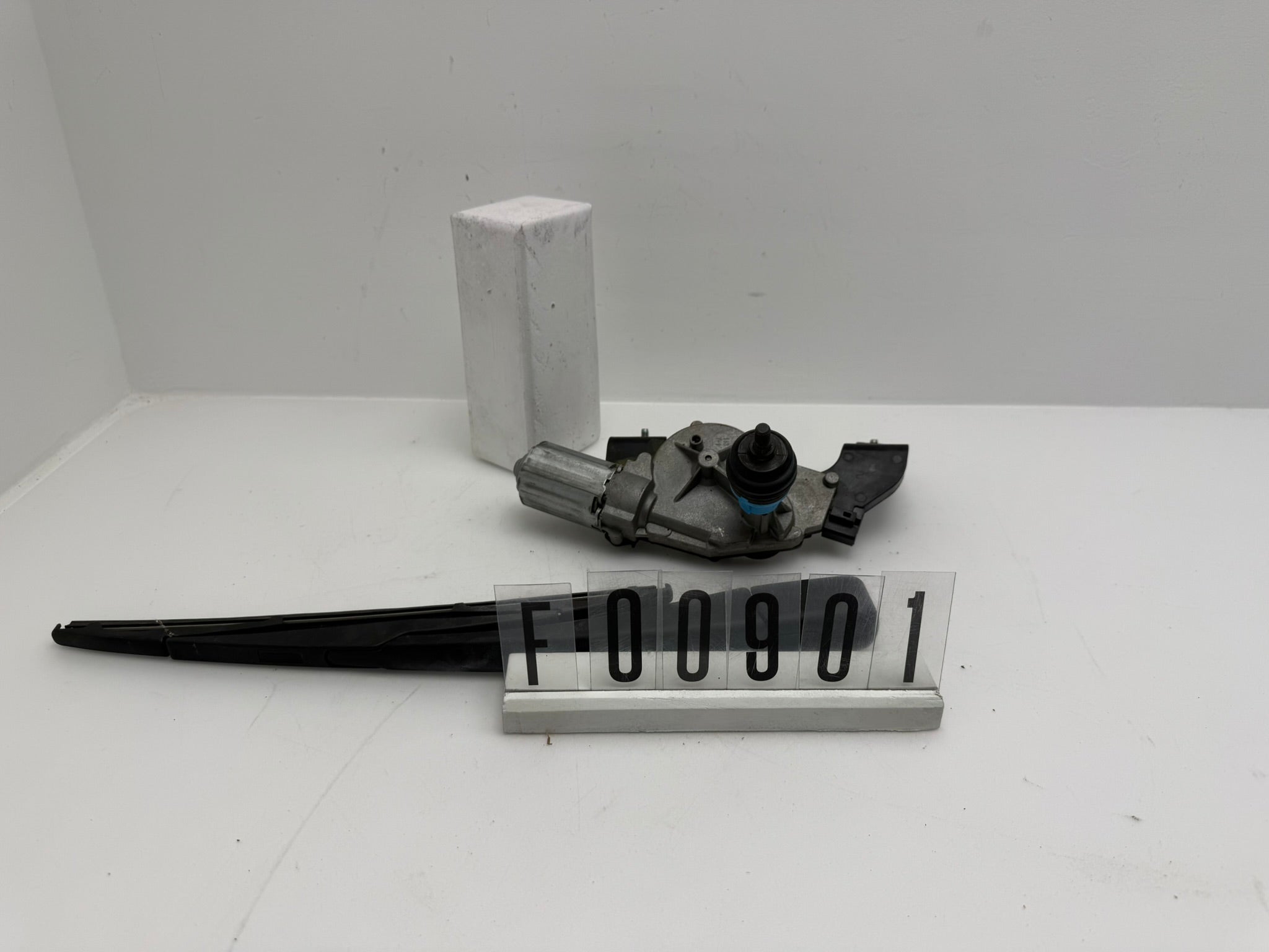 F 00S 2B2 185; F00 9 01; 357 HYUNDAI IX35 HINTERER WISCHERMOTOR