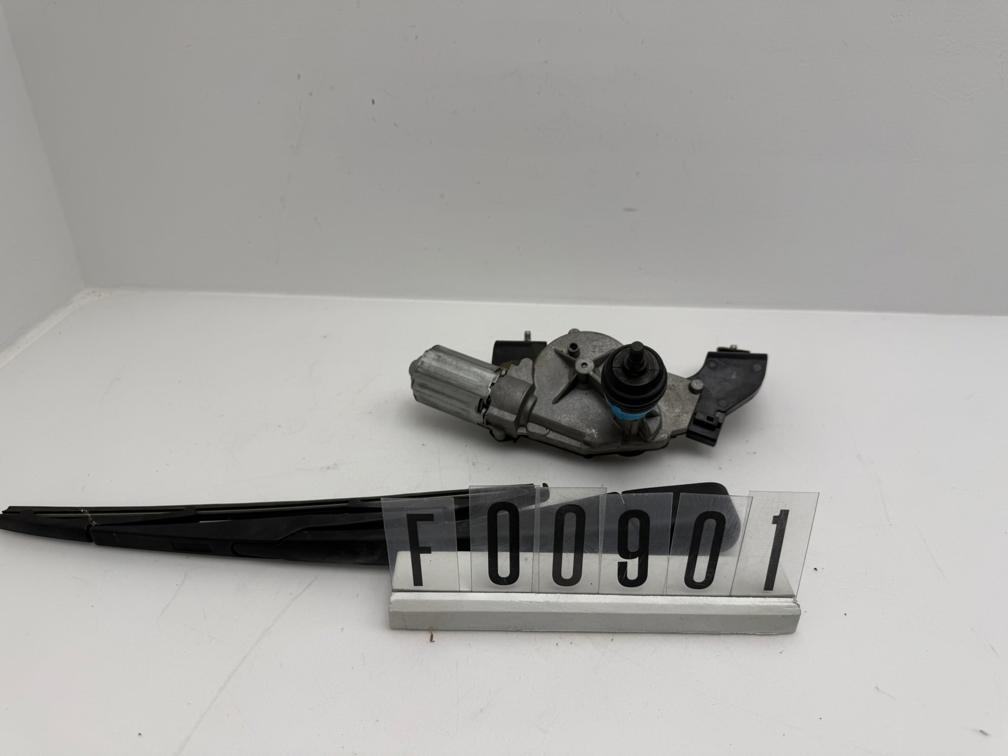 F 00S 2B2 185; F00 9 01; 357 HYUNDAI IX35 HINTERER WISCHERMOTOR