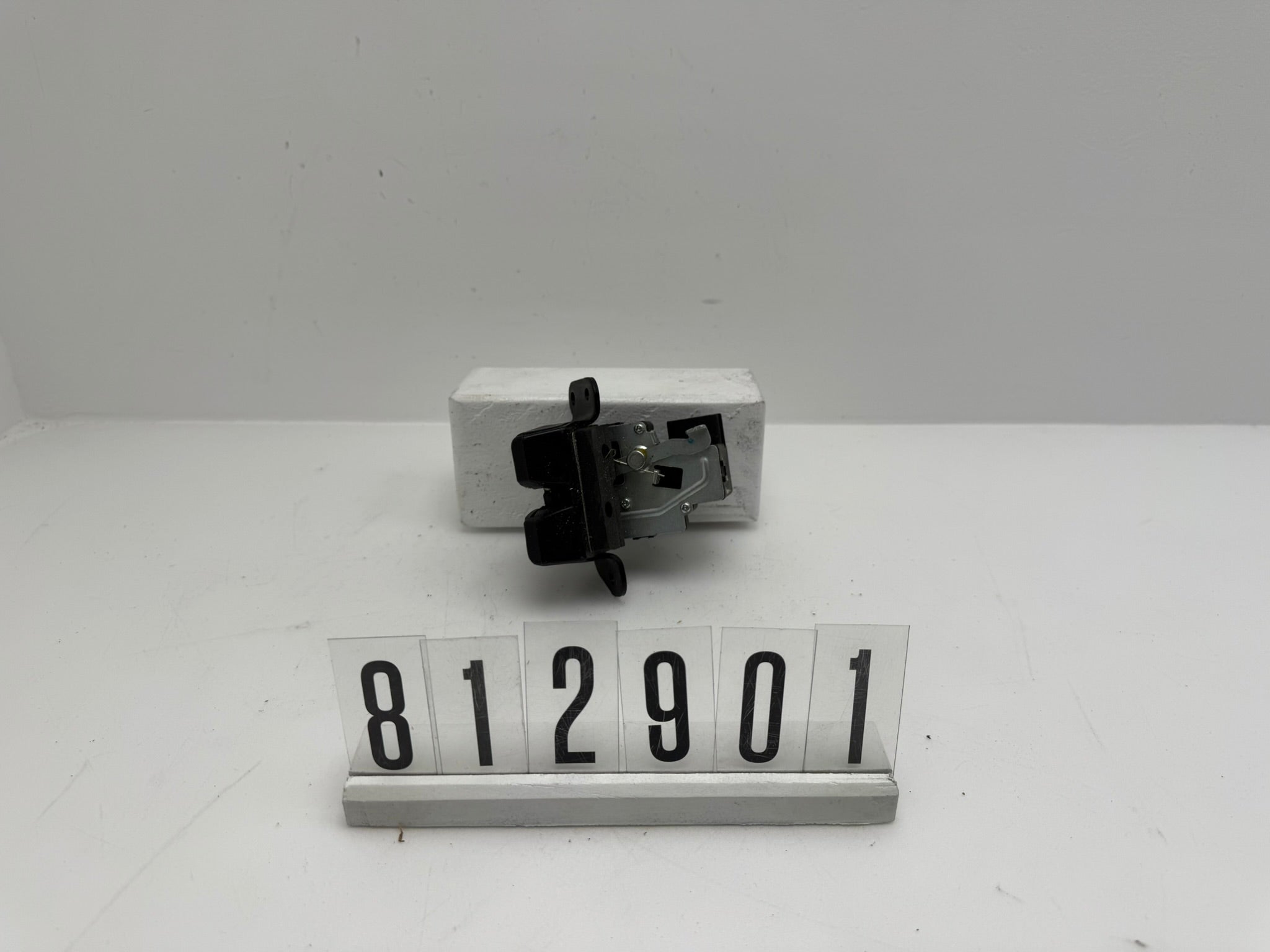 81230-1H300; 812 9 01; 358 HYUNDAI IX35 Heckklappenschlos