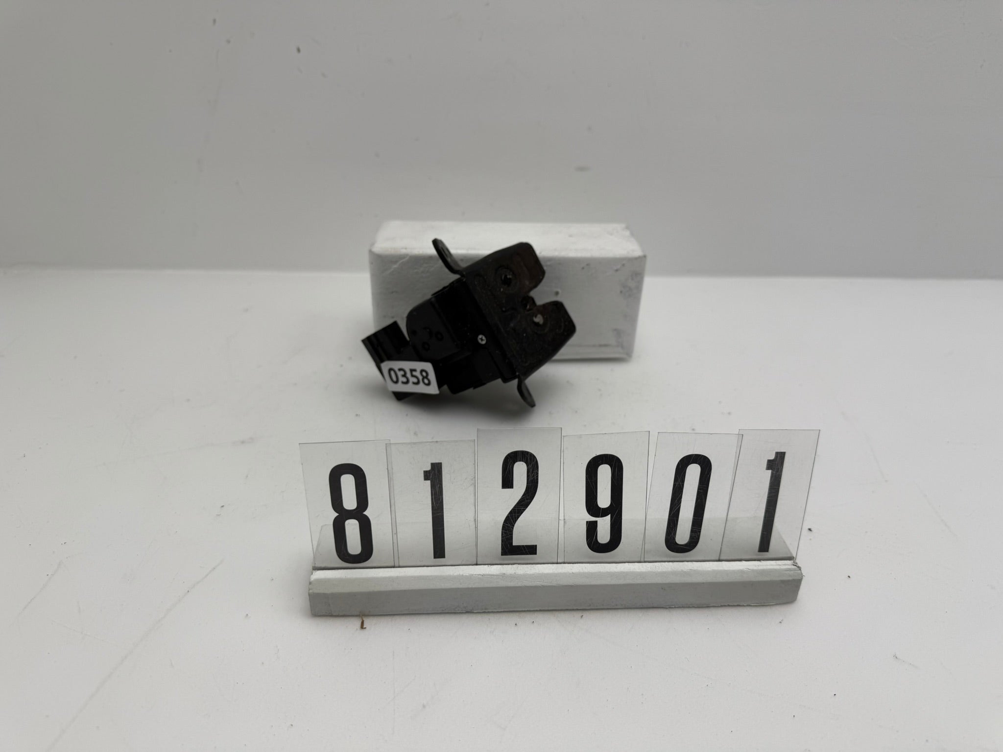 81230-1H300; 812 9 01; 358 HYUNDAI IX35 Heckklappenschlos