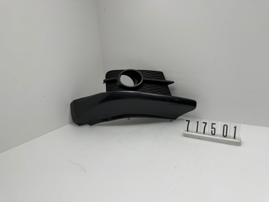 71771 / 57K1 R; 717 5 01; 373 Suzuki Swift Seitenverklekleing / Nebelscheinwerfer Blende Rechts