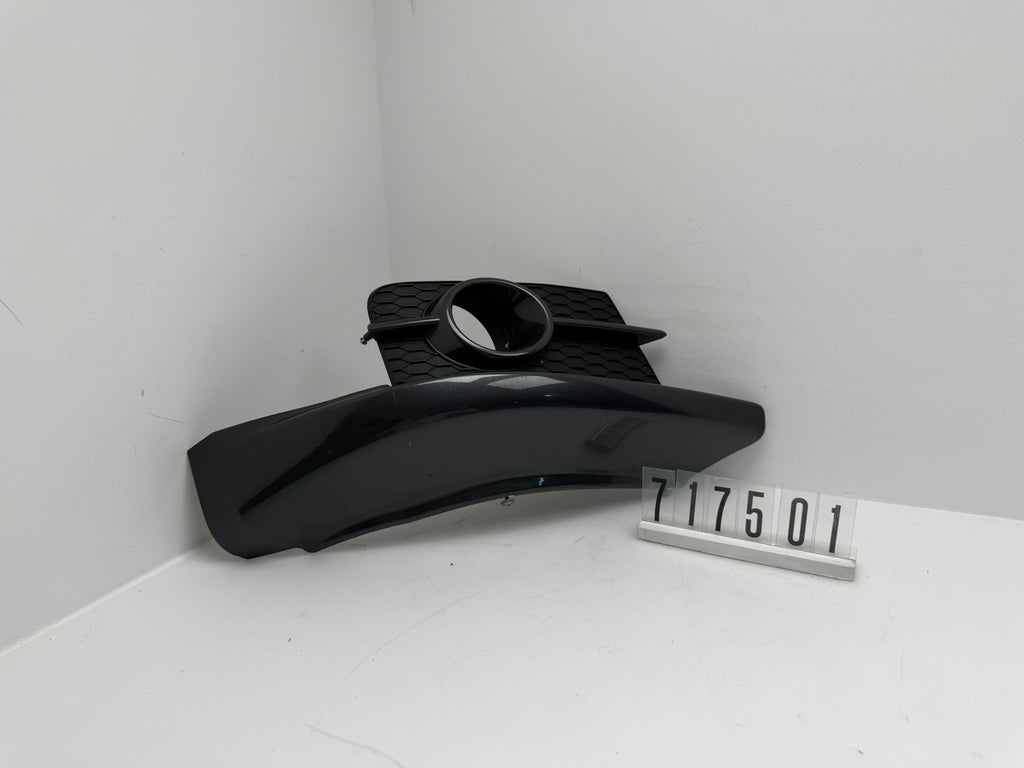 71771 / 57K1 R; 717 5 01; 373 Suzuki Swift Seitenverklekleing / Nebelscheinwerfer Blende Rechts