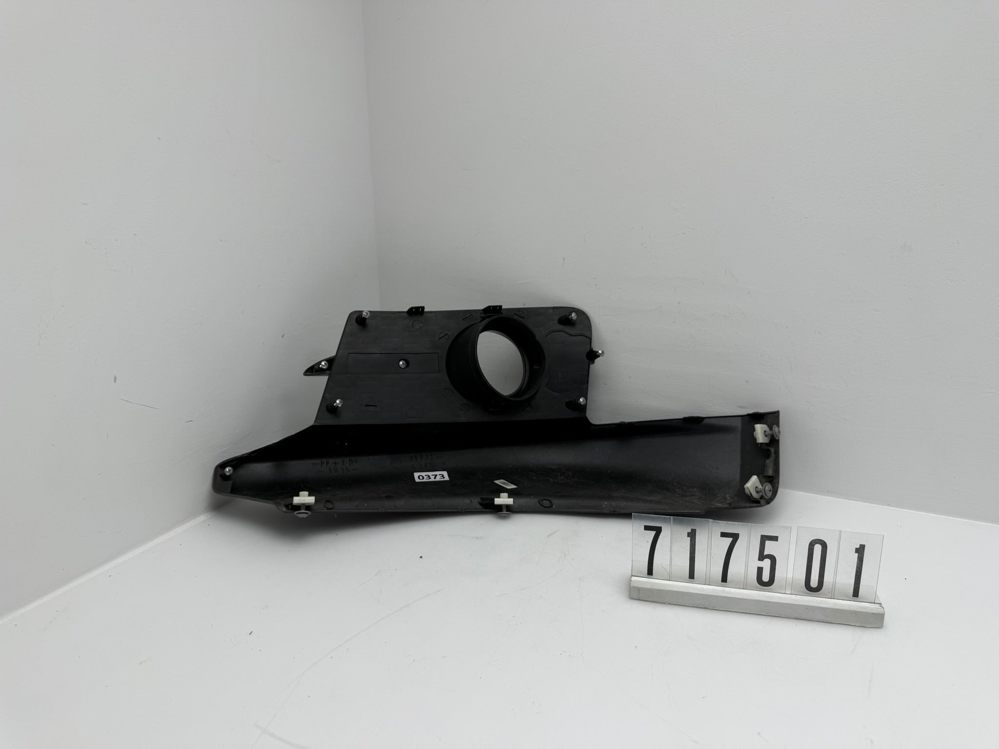 71771 / 57K1 R; 717 5 01; 373 Suzuki Swift Seitenverklekleing / Nebelscheinwerfer Blende Rechts