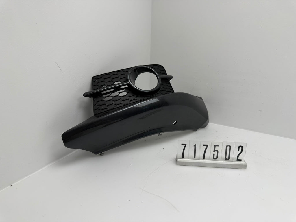 71781 / 57K1 L; 717 5 02; 374 Suzuki Swift Seitenverklekleing / Nebelscheinwerfer Blende Links