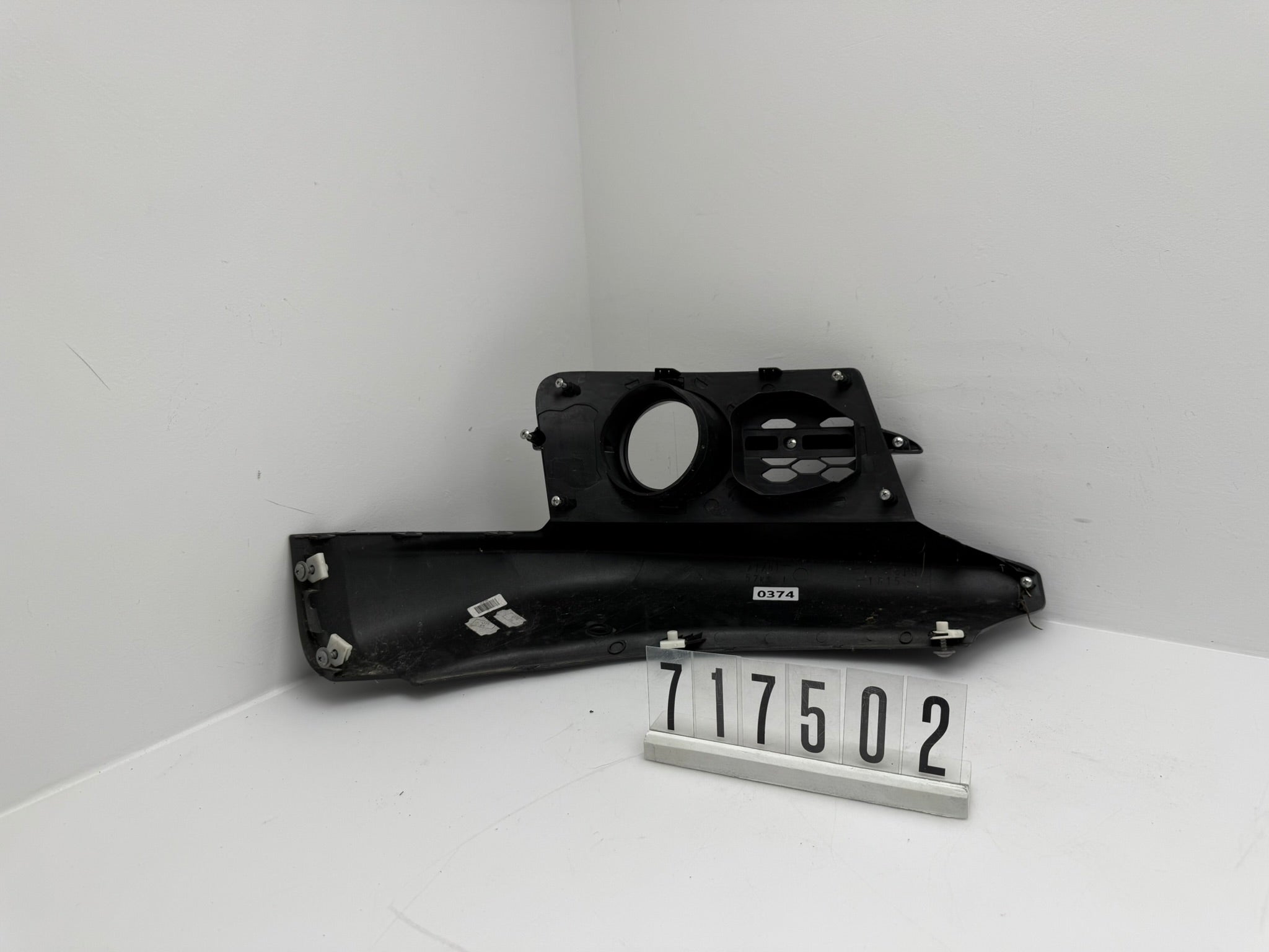 71781 / 57K1 L; 717 5 02; 374 Suzuki Swift Seitenverklekleing / Nebelscheinwerfer Blende Links