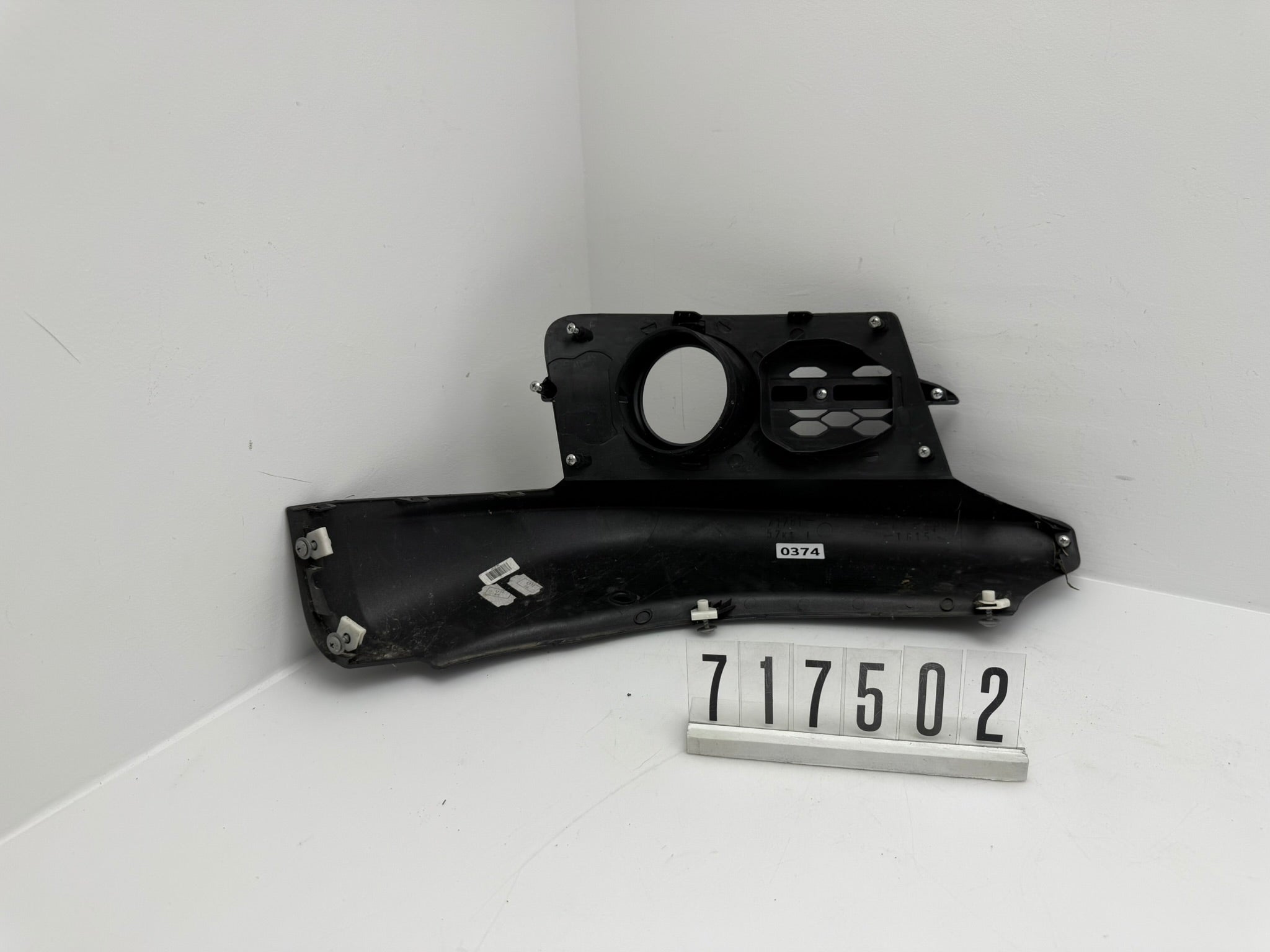 71781 / 57K1 L; 717 5 02; 374 Suzuki Swift Seitenverklekleing / Nebelscheinwerfer Blende Links