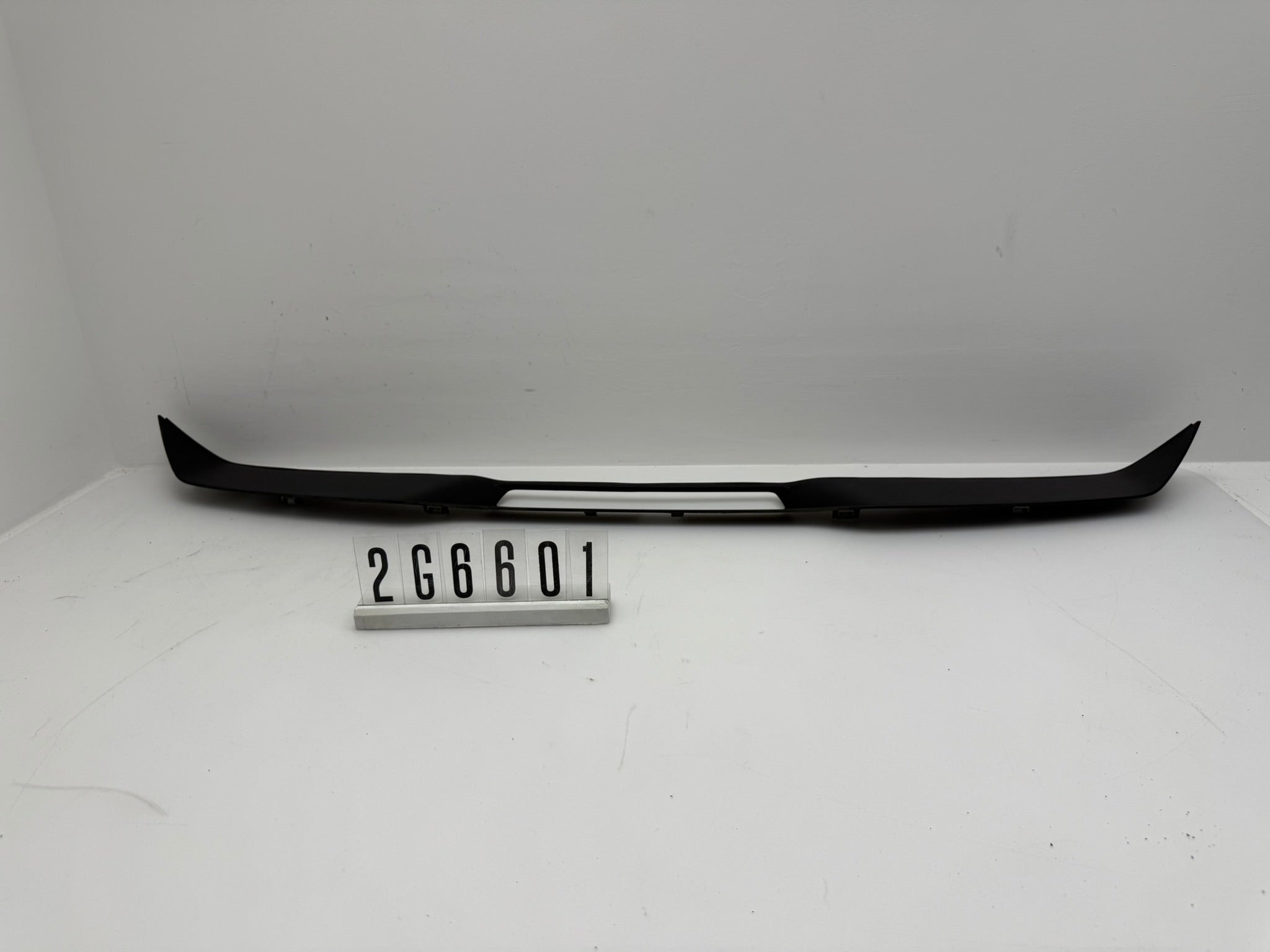 2G6.827.699; 2G6 6 01; 379 VW POLO Heckklappenspoilerblende